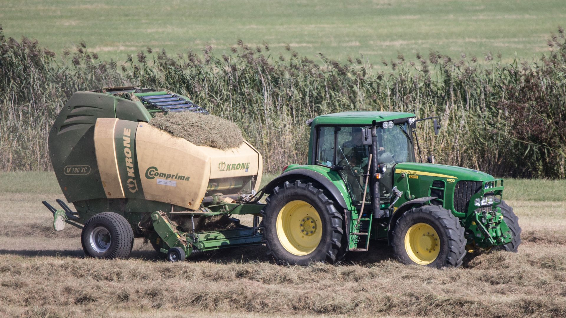 John Deere, Krone, Rundballenpresse, Traktor, Heuernte, 16:9, Full-HD-Hintergrundbild für den Desktop