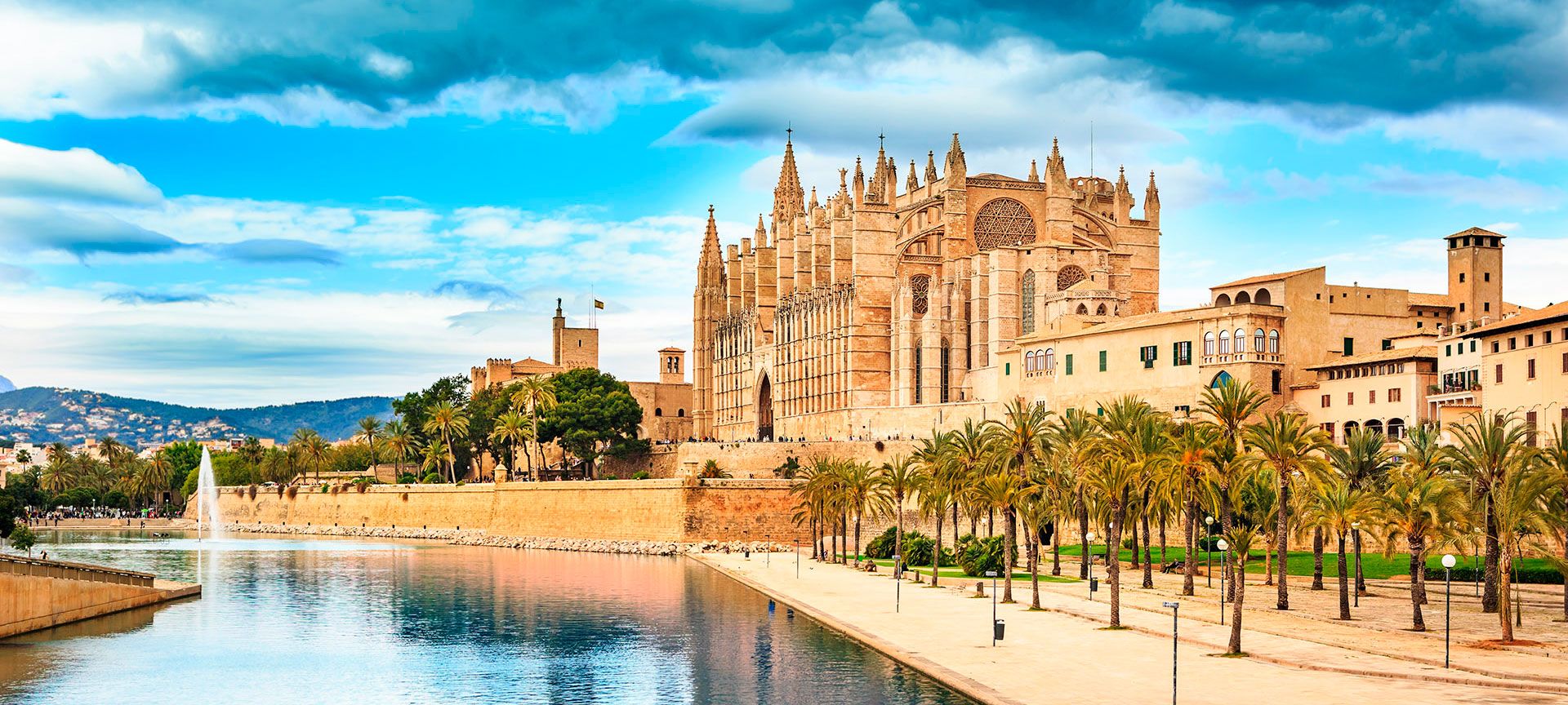 Kathedrale von Palma, La Seu, Palma, Mallorca, Parc de la Mar, Palmen, Gotik, Full-HD-Hintergrundbild