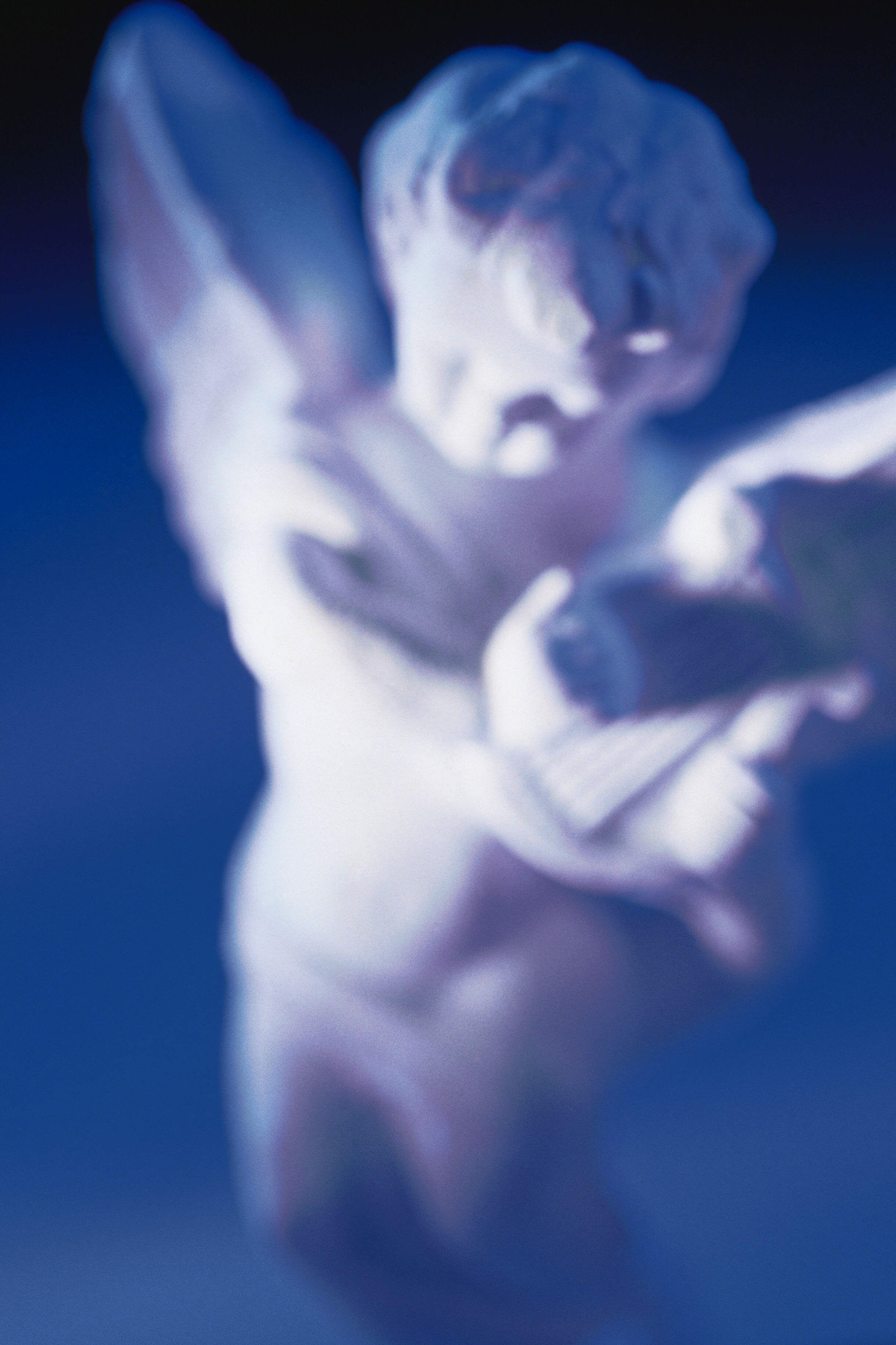 Engelsstatue, Blaues Licht, Skulptur, Dunkelblau, Flügel, QHD+, Handy-Hintergrundbild
