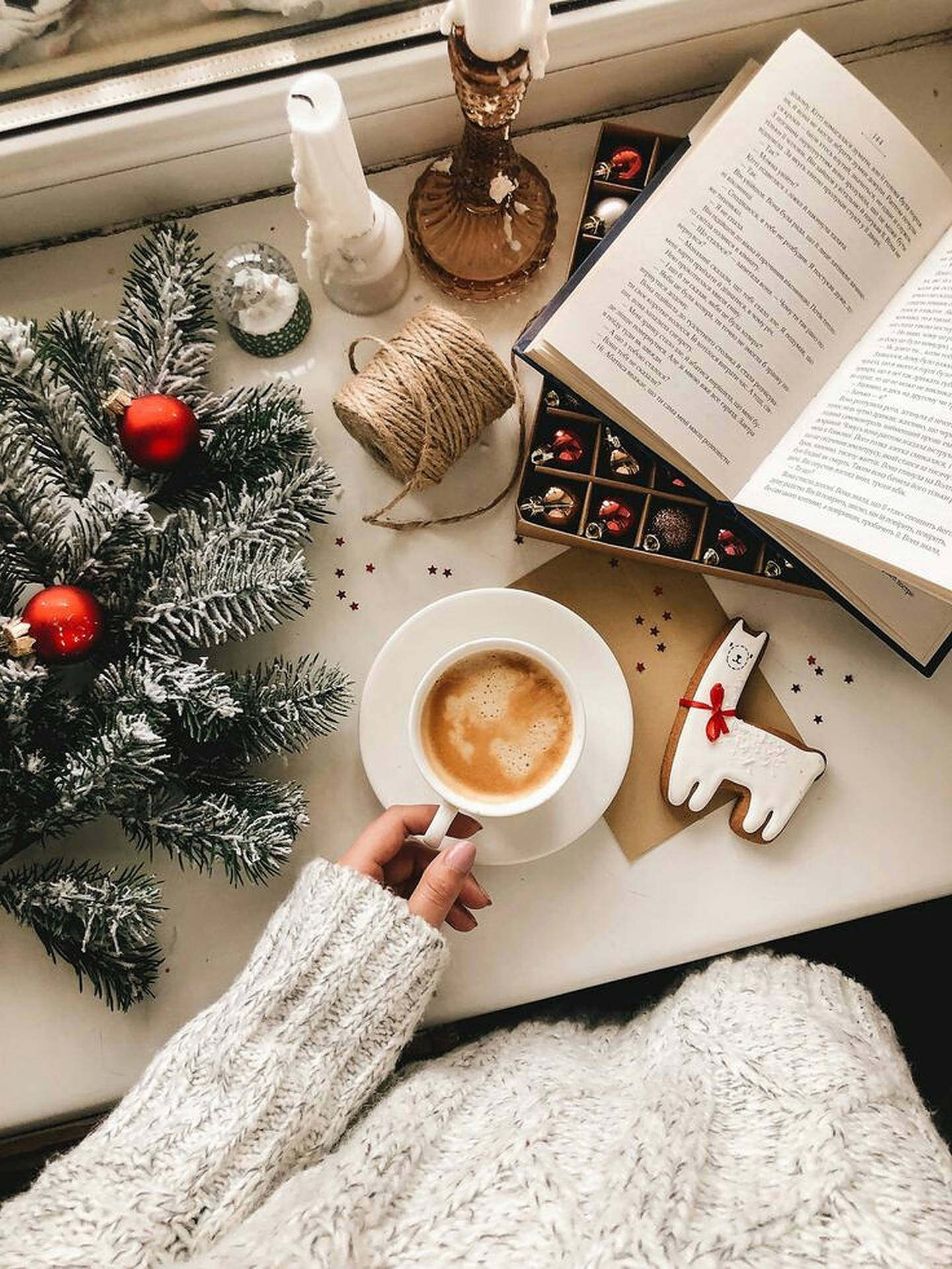Kaffeetasse, Buch, Kekse, Strickpullover, Gemütlich, Draufsicht, Hintergrundbild fürs Tablet