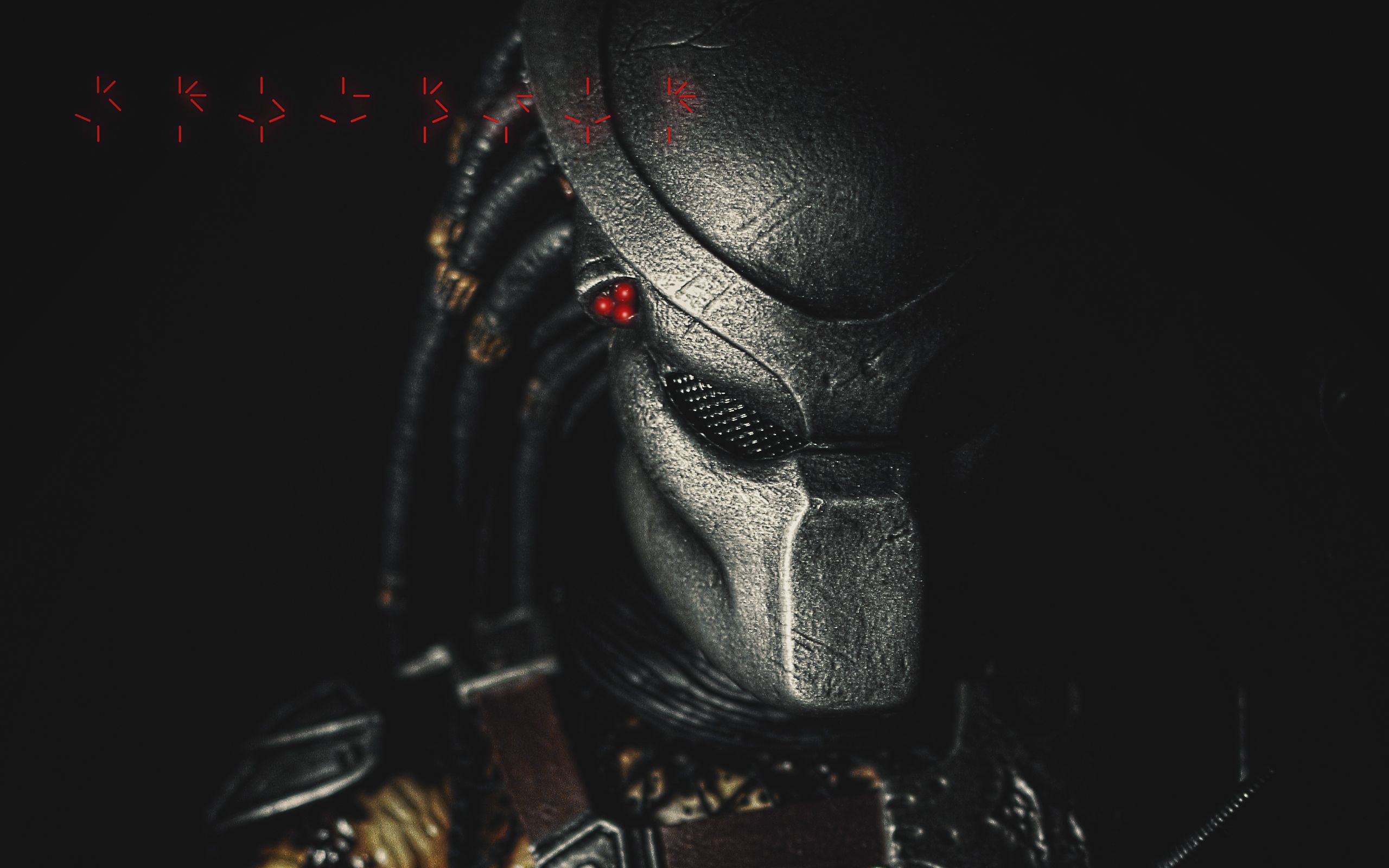 Predator, Maske, Rote Laserpunkte, Dunkel, Nahaufnahme, 16:10, 2K-Hintergrundbild für den Desktop