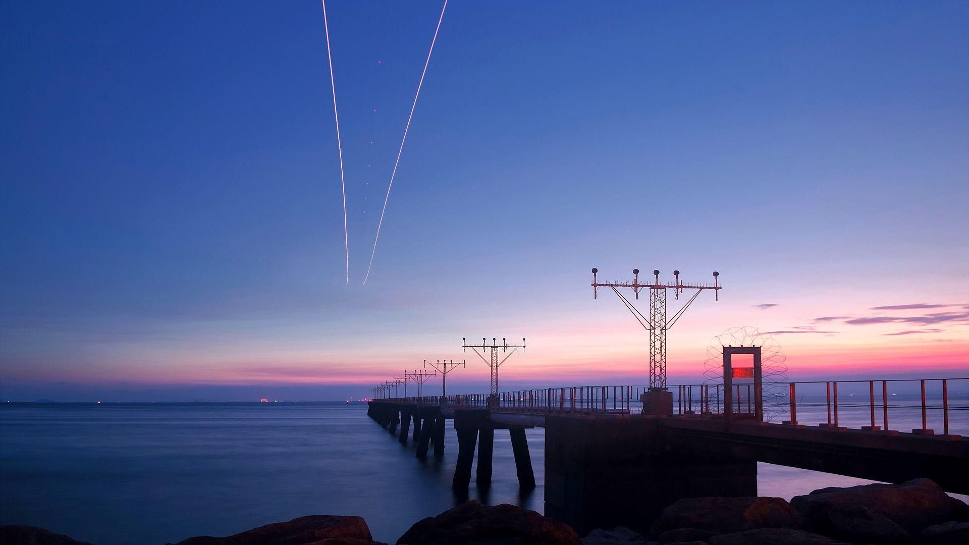 Steg, Meer, Kondensstreifen, Dämmerung, Blaue Stunde, Full HD, Desktop-Hintergrund für Windows