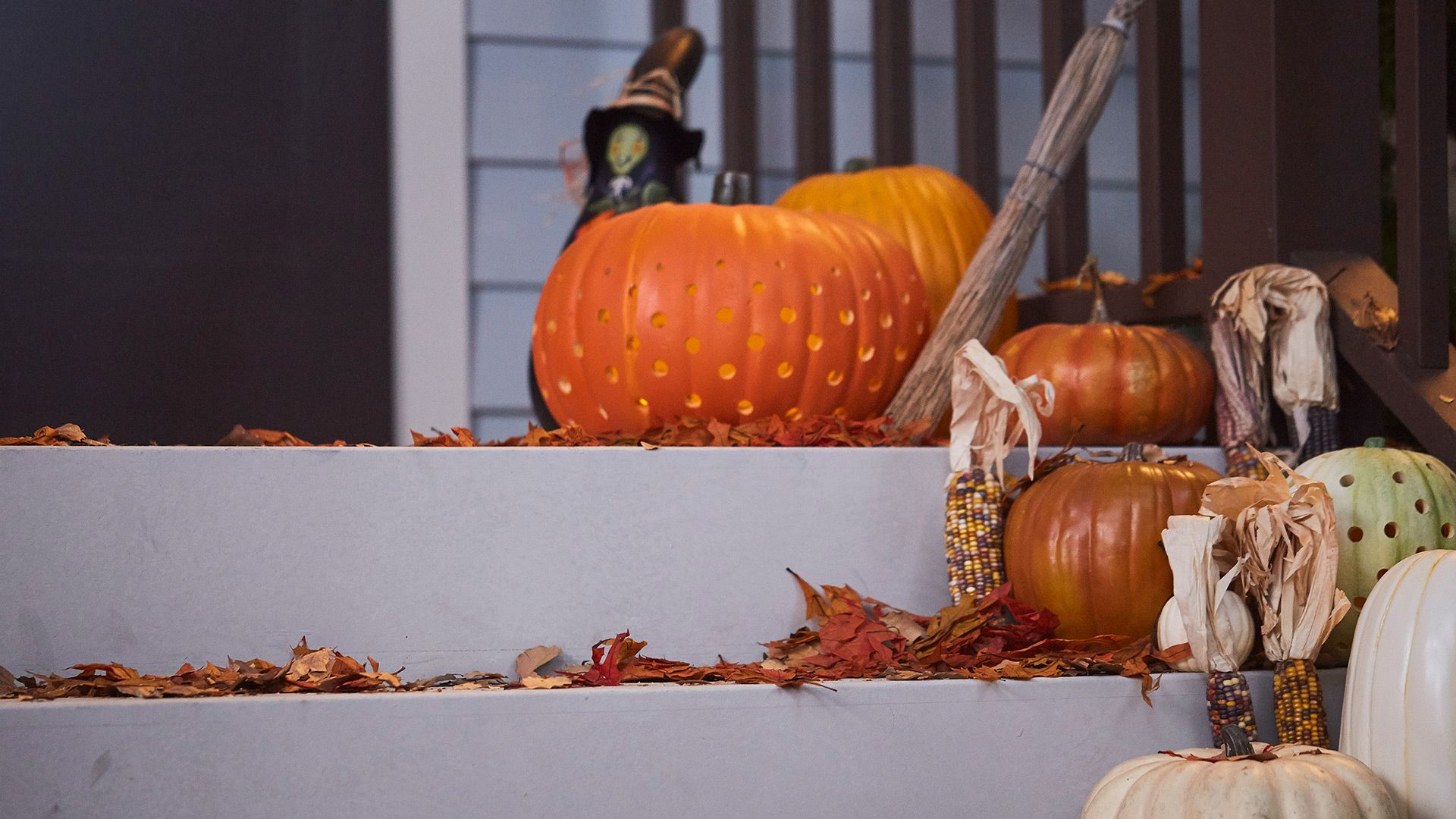 Kürbisse, Herbst, Halloween, Treppe, Laub, 16:9, Full-HD-Hintergrundbild für den Desktop