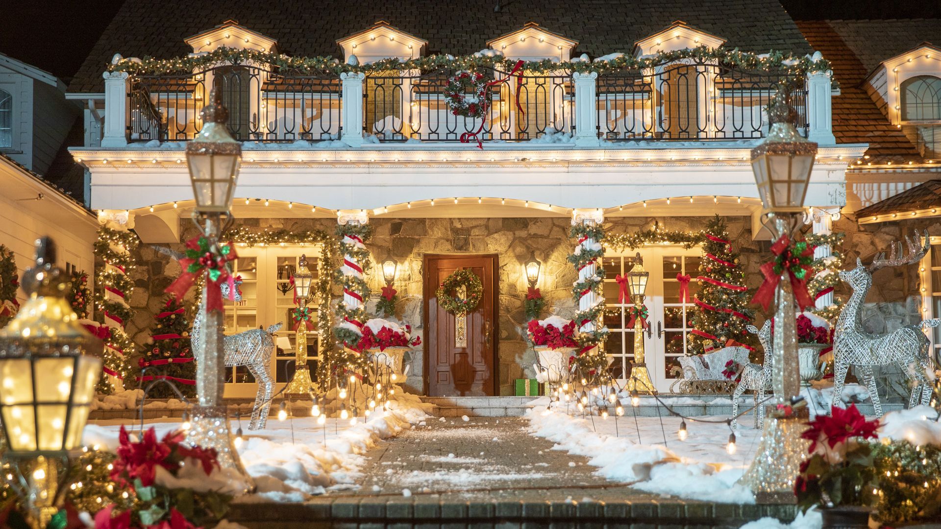 Weihnachtsbeleuchtung, Haus, Weihnachten, Lichterketten, Schnee, Full HD, Windows-Hintergrundbild