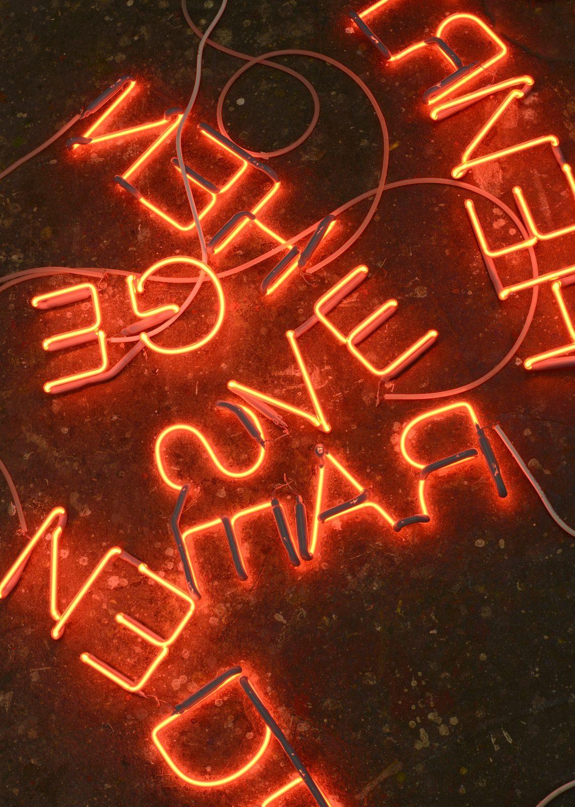 Neonschrift, Orange, Rotes Neon, Typografie, Nacht, Full HD, Hintergrundbild fürs Tablet