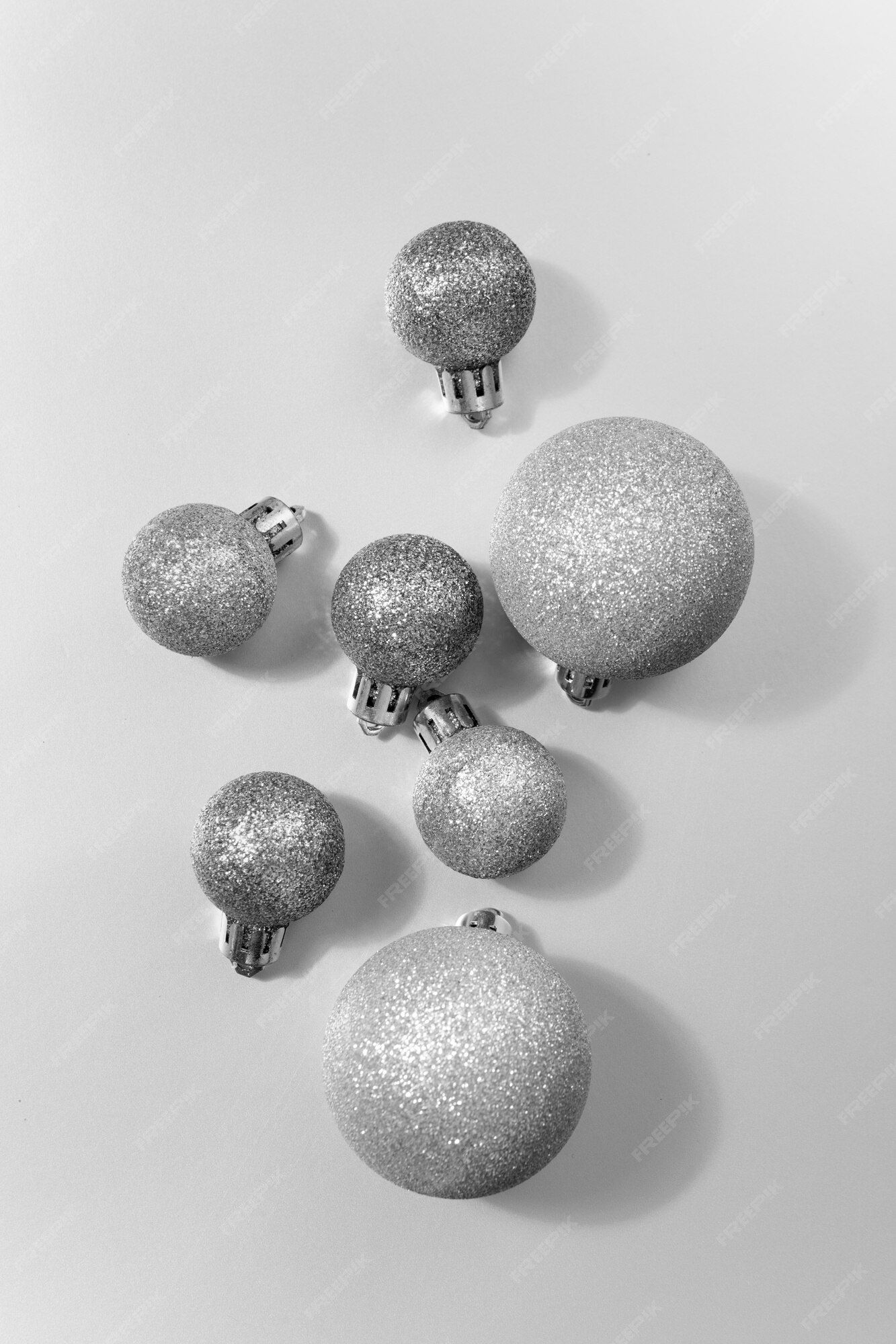 Weihnachtskugeln, Silber, Grauer Hintergrund, Draufsicht, Minimalistisch, Sperrbildschirm fürs iPhone
