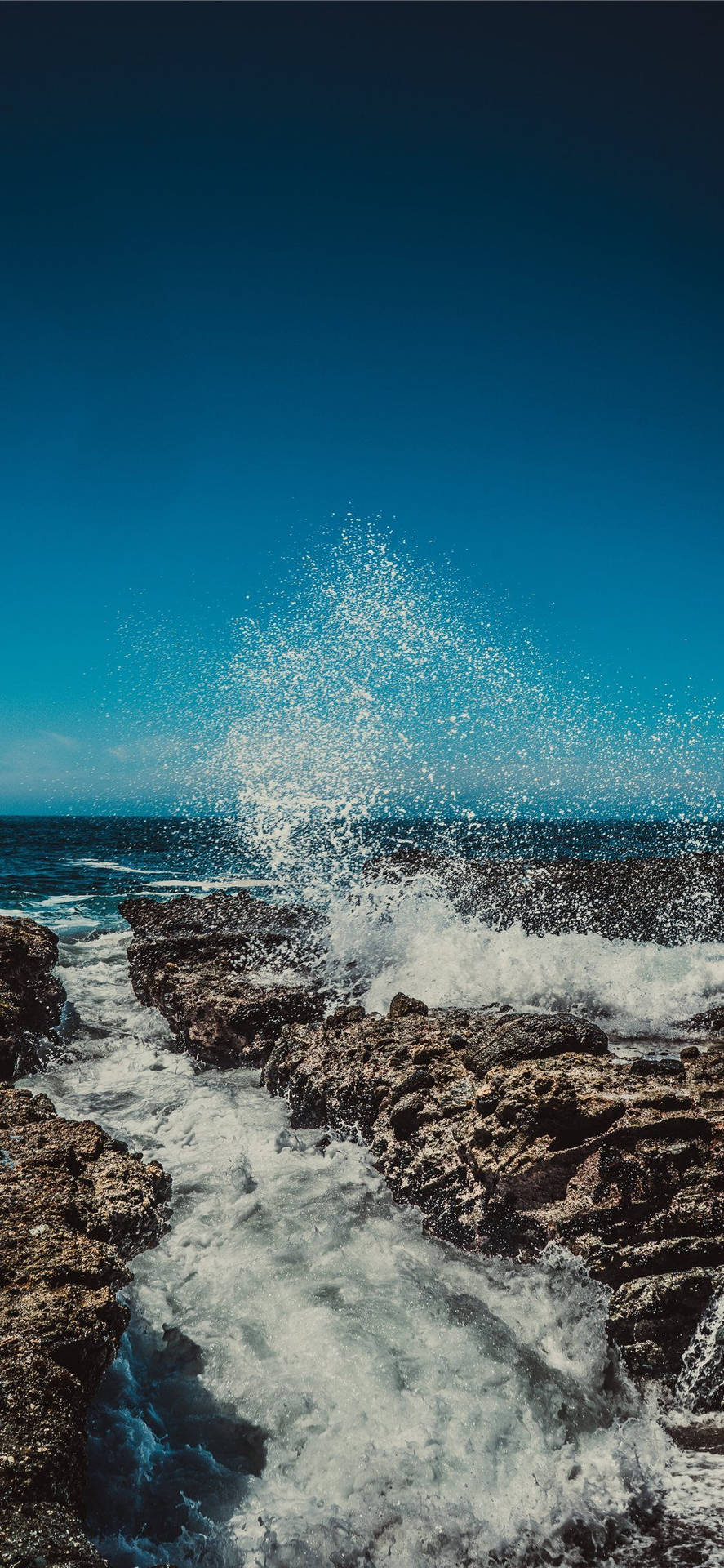Brandung, Welle, Felsen, Meer, Gischt, iPhone 17 Pro, Sperrbildschirm