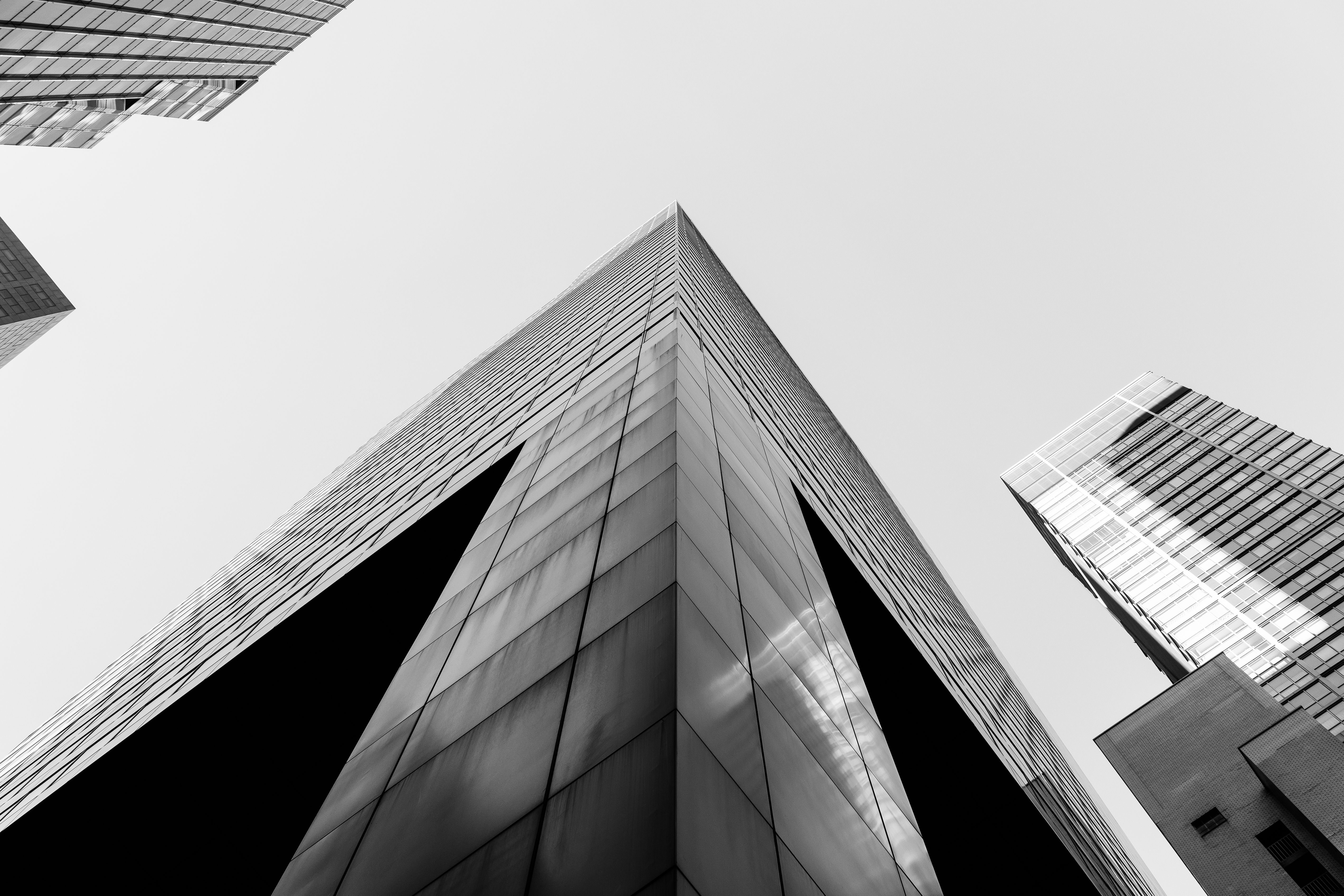 Wolkenkratzer, Glasfassade, Froschperspektive, Architektur, Schwarzweiß, 5K, PC-Hintergrundbild