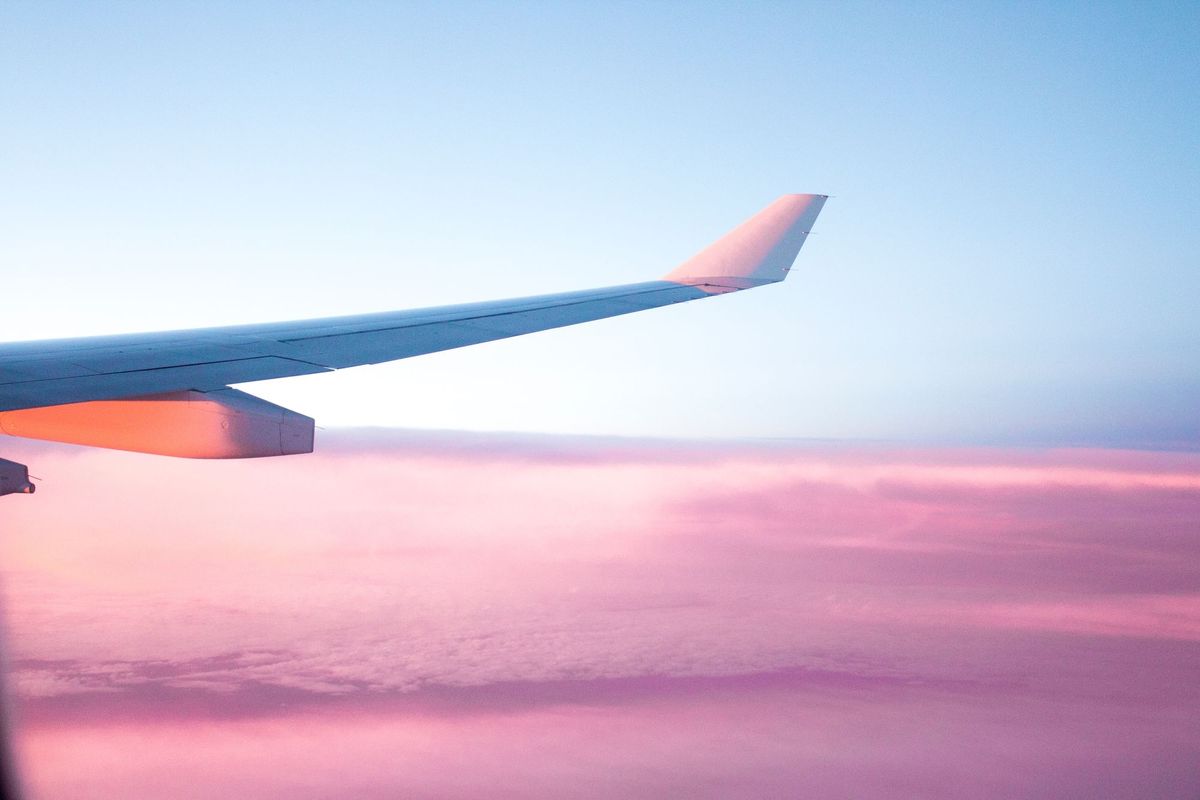 Flugzeugflügel, Wolken, Rosa Himmel, Fliegen, Hintergrund