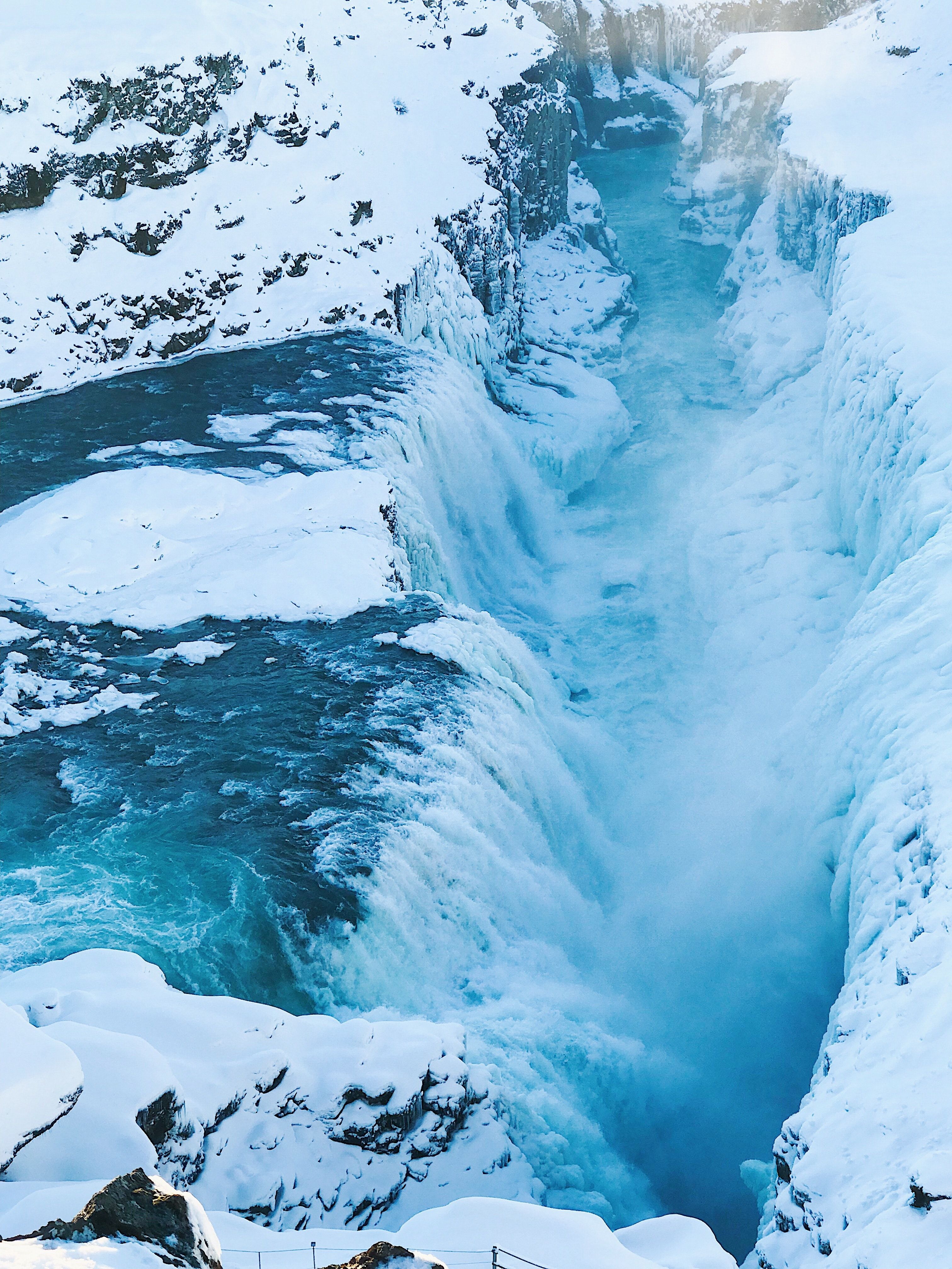 Gletscherspalte, Schlucht, Schnee, Blaues Eis, Winterlandschaft, Hintergrundbild fürs iPad