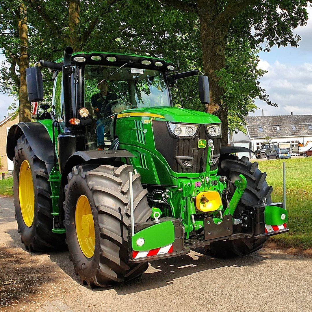John Deere, Traktor, Frontansicht, Gelbe Felgen, Hof, Hintergrundbild für iPad und Tablet