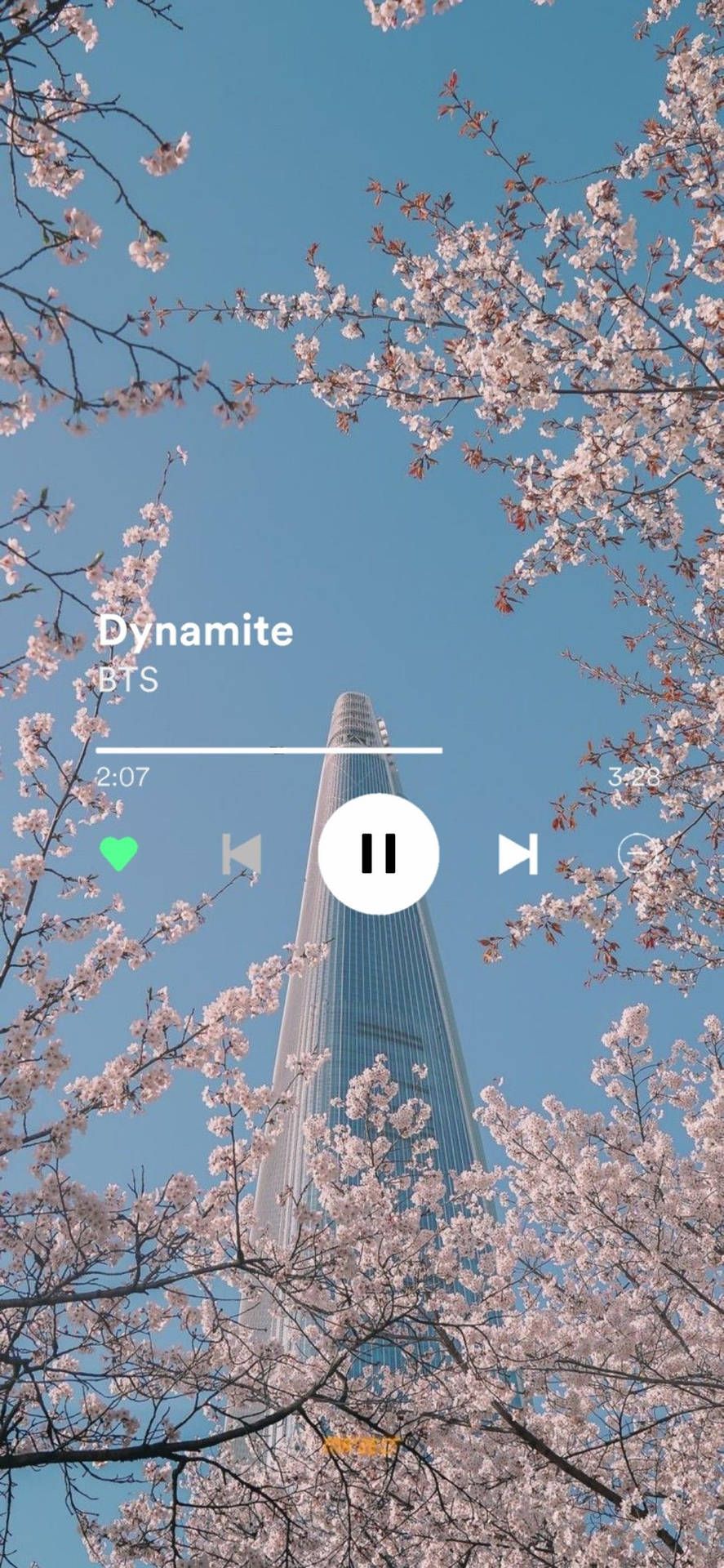 Dynamite, BTS, Kirschblüten, Turm, Musikplayer, Blauer Himmel, HD, iPhone-Hintergrundbild