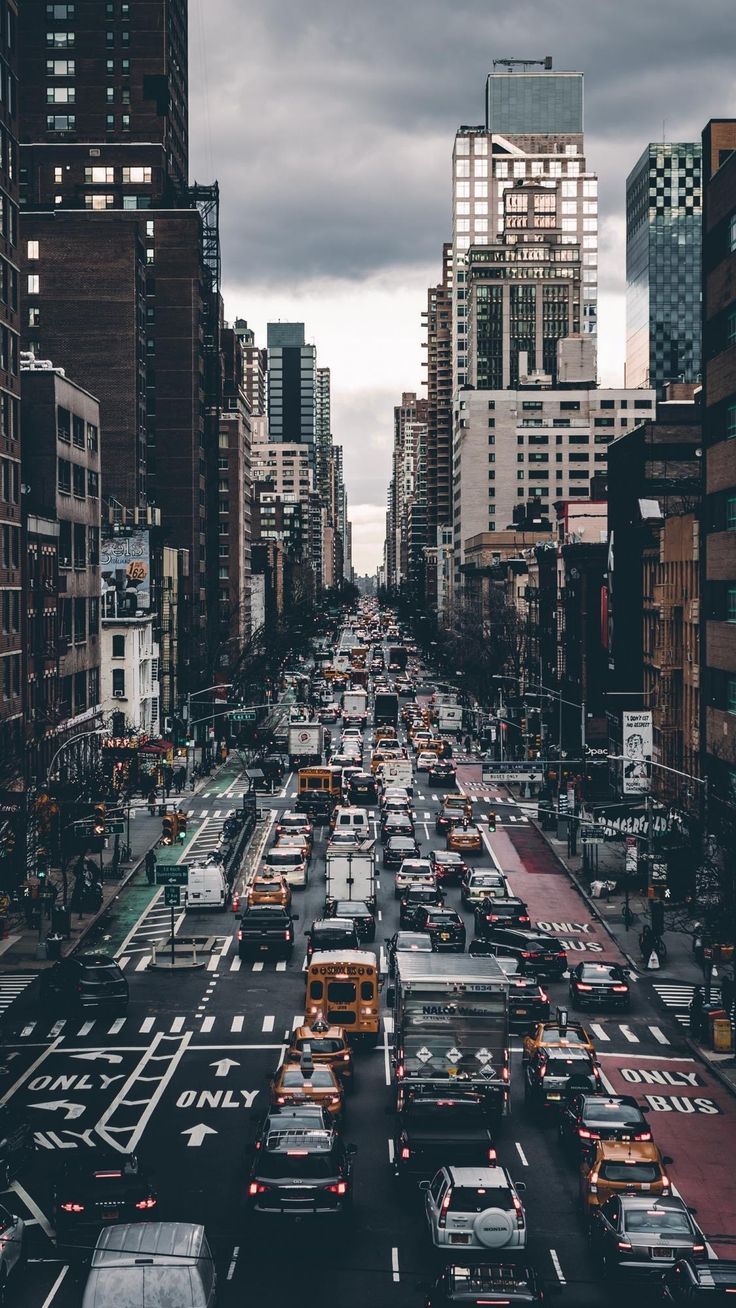 New York City, Manhattan, Straßenschlucht, Wolkenkratzer, Verkehr, Bewölkt, HD, iPhone-Hintergrundbild