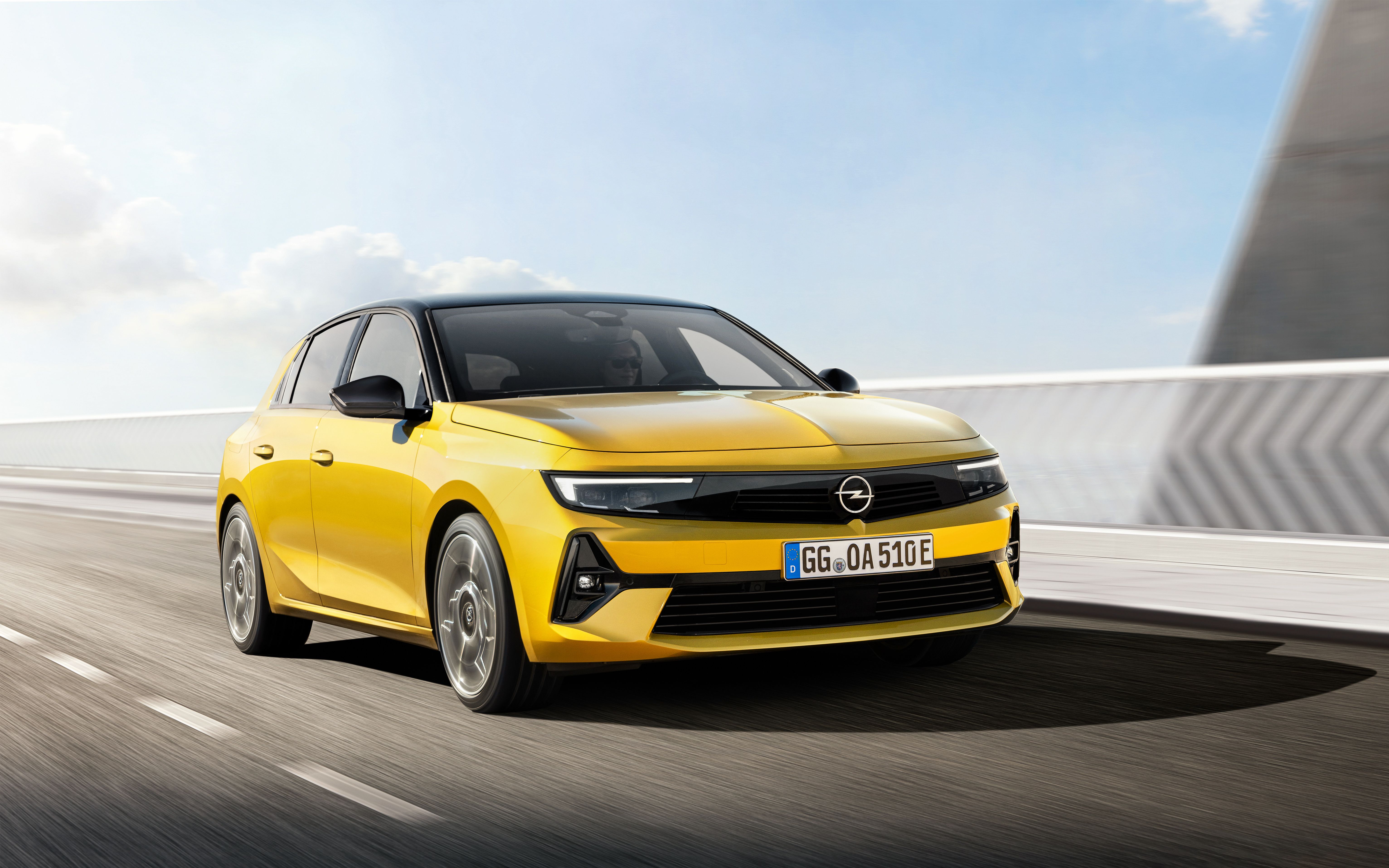 Opel Astra, Opel, Kompaktwagen, Gelb, Fahrt, 16:10, 6K-Hintergrundbild für den Desktop