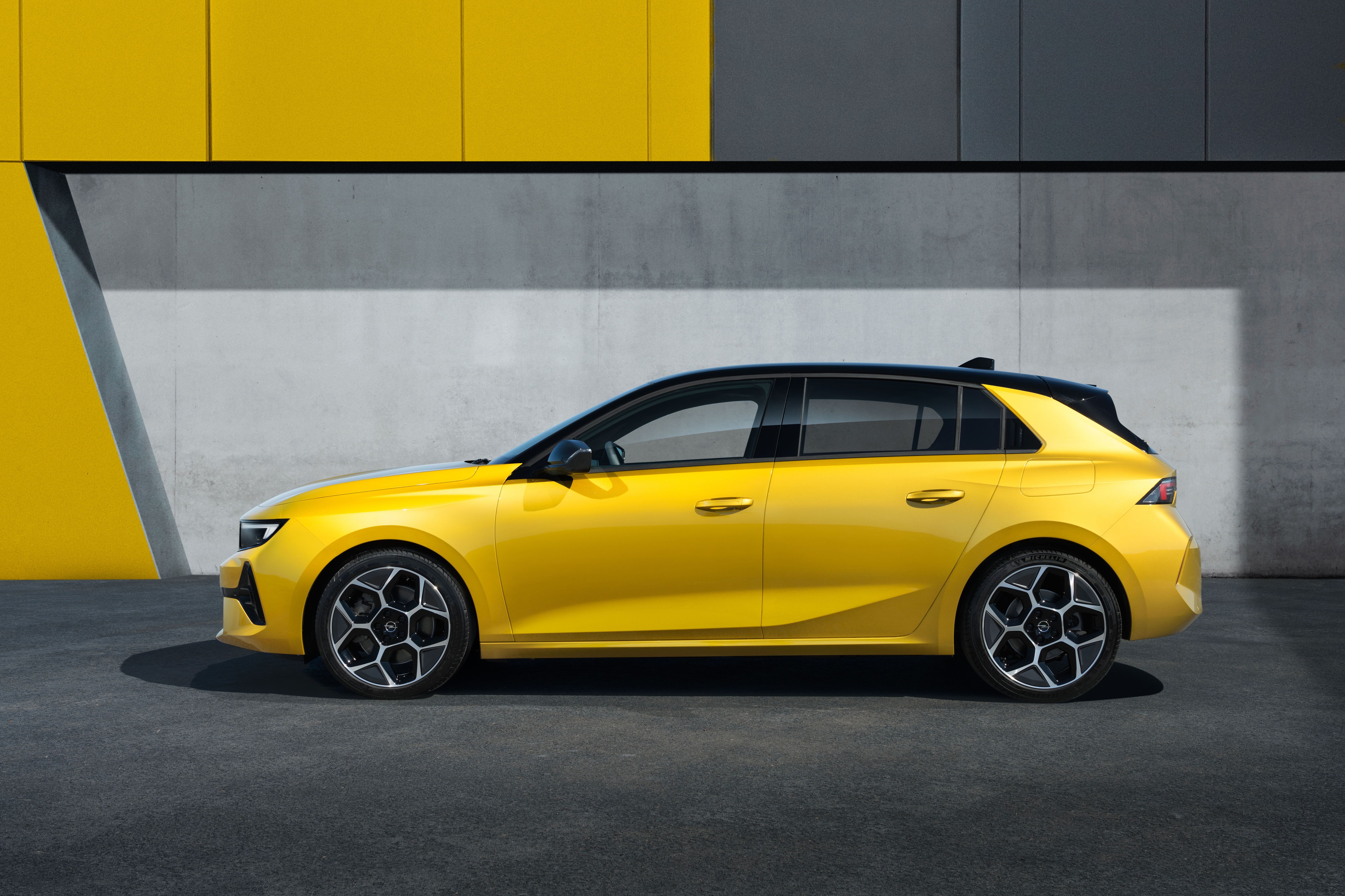Opel Astra, Opel, Gelb, Seitenansicht, Kompaktwagen, 6K, Hintergrundbild für den PC