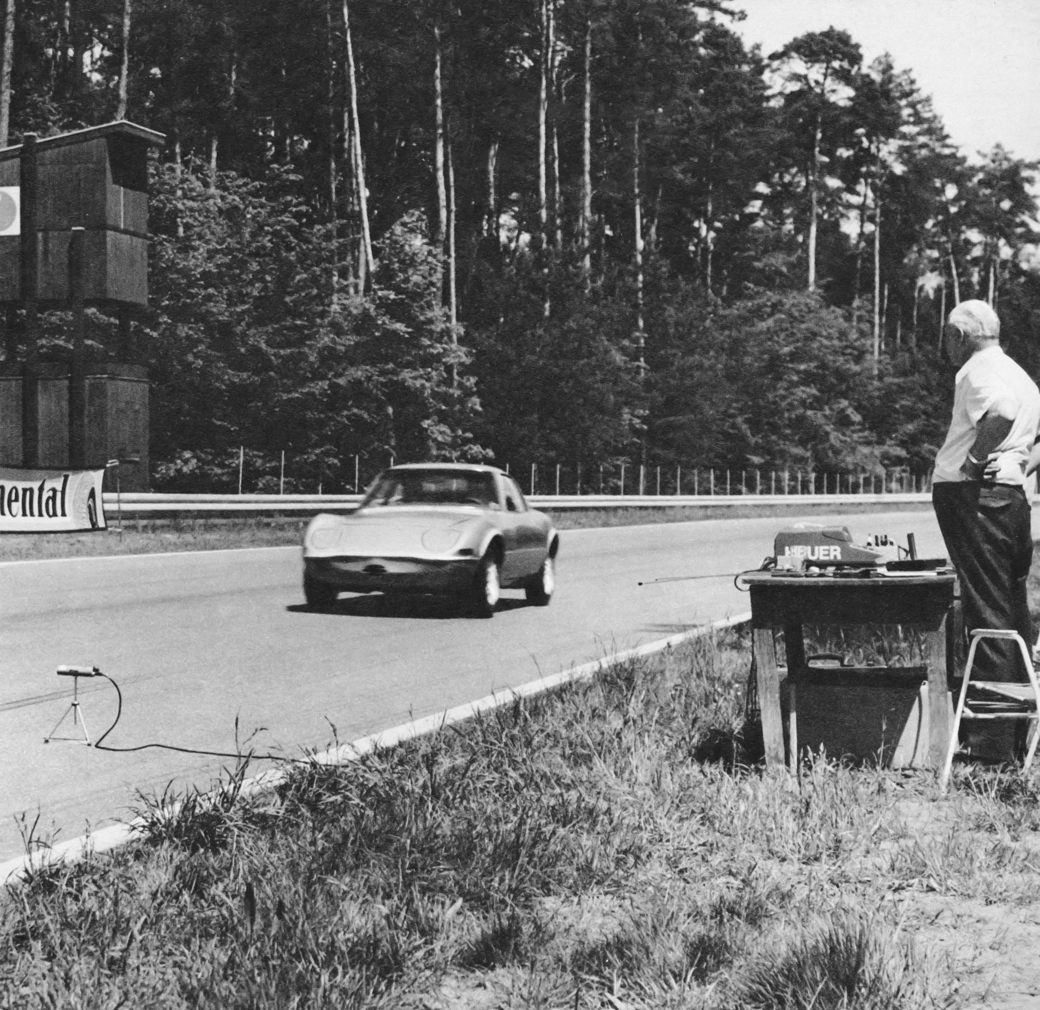 Opel GT, Opel, Rennstrecke, Schwarz-Weiß, Oldtimer, Historisch, 2K, Tablet-Hintergrund