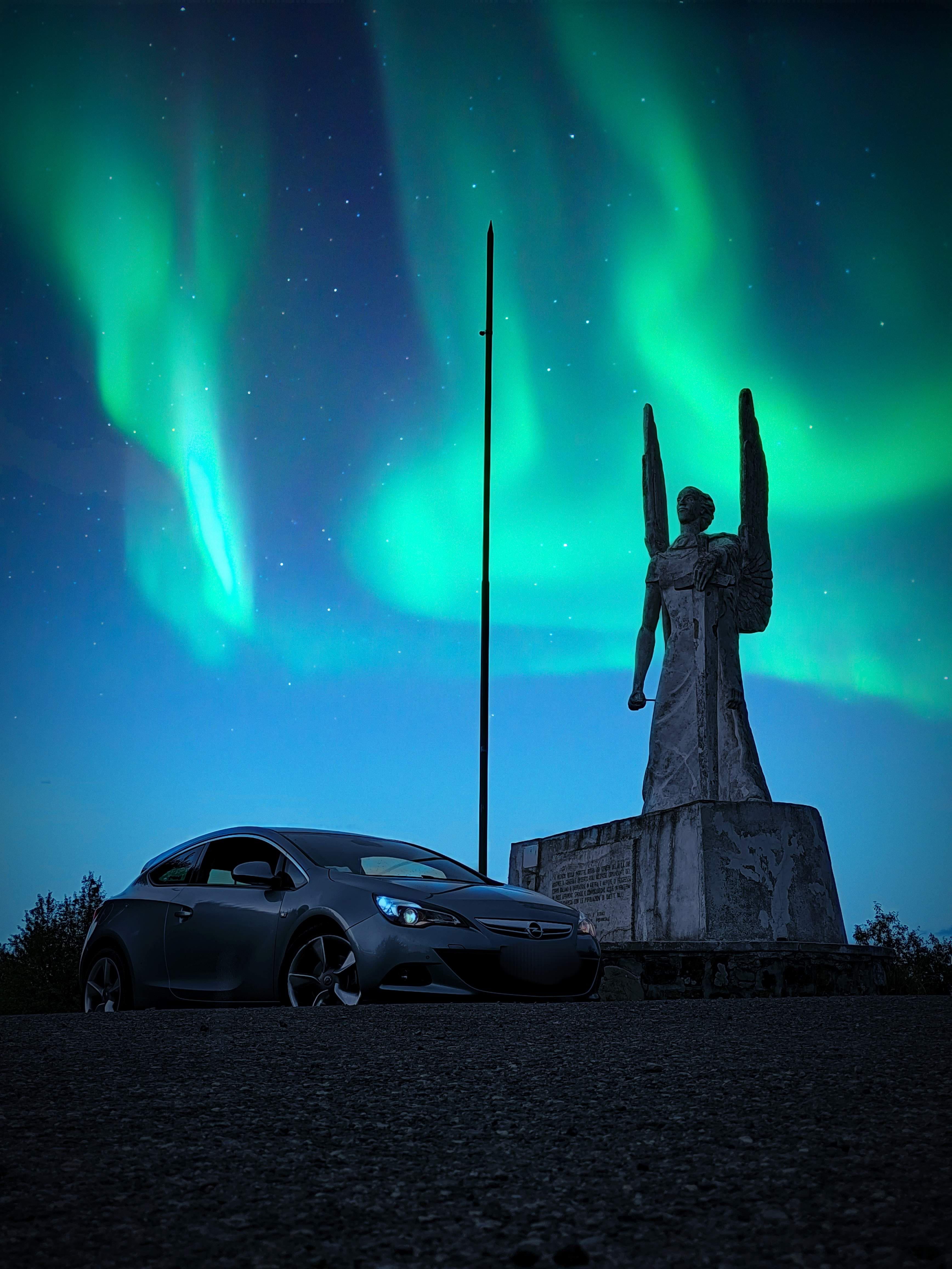 Opel, Polarlicht, Denkmal, Nacht, Grün, QHD+, Hintergrundbild fürs Tablet
