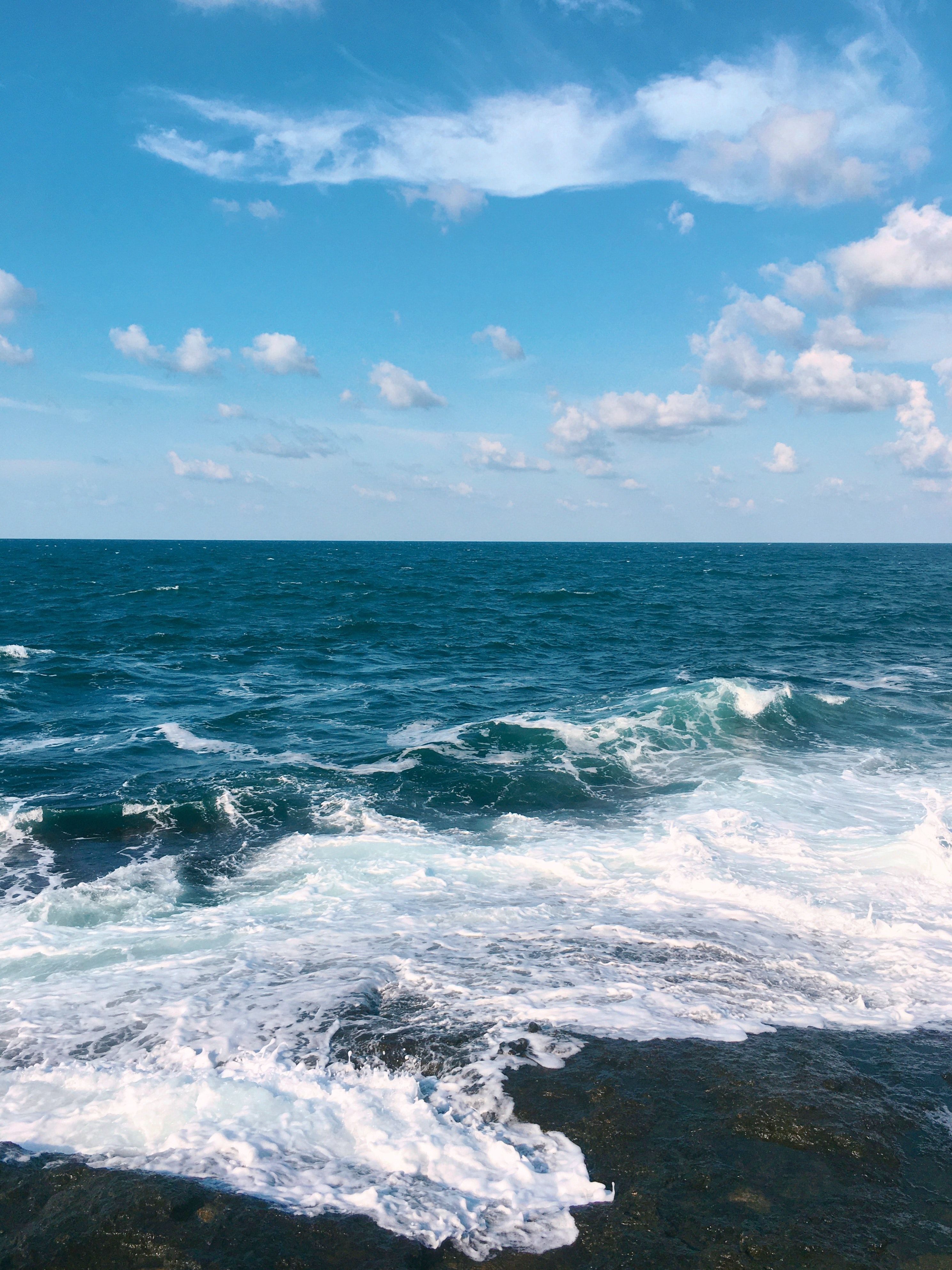 Meer, Brandung, Wolken, Blauer Himmel, Küste, QHD+, iPad-Hintergrundbild