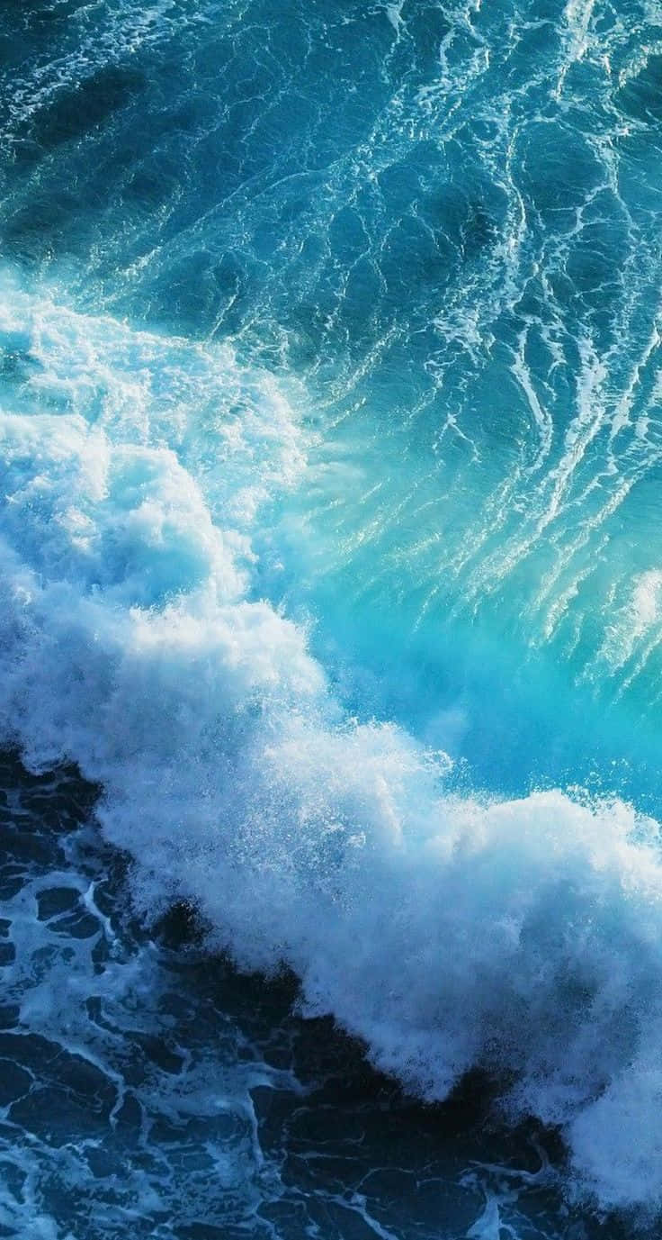 Ozean, Brechende Welle, Luftaufnahme, Tiefblau, Gischt, Hochformat, Hintergrundbild fürs Smartphone