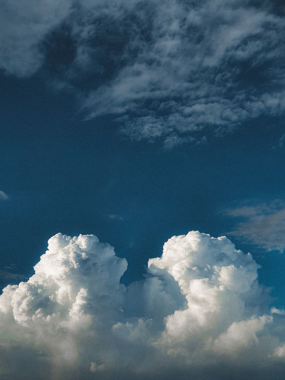 Quellwolken, Dunkelblauer Himmel, Weiße Wolken, HD, iPad-Hintergrundbild