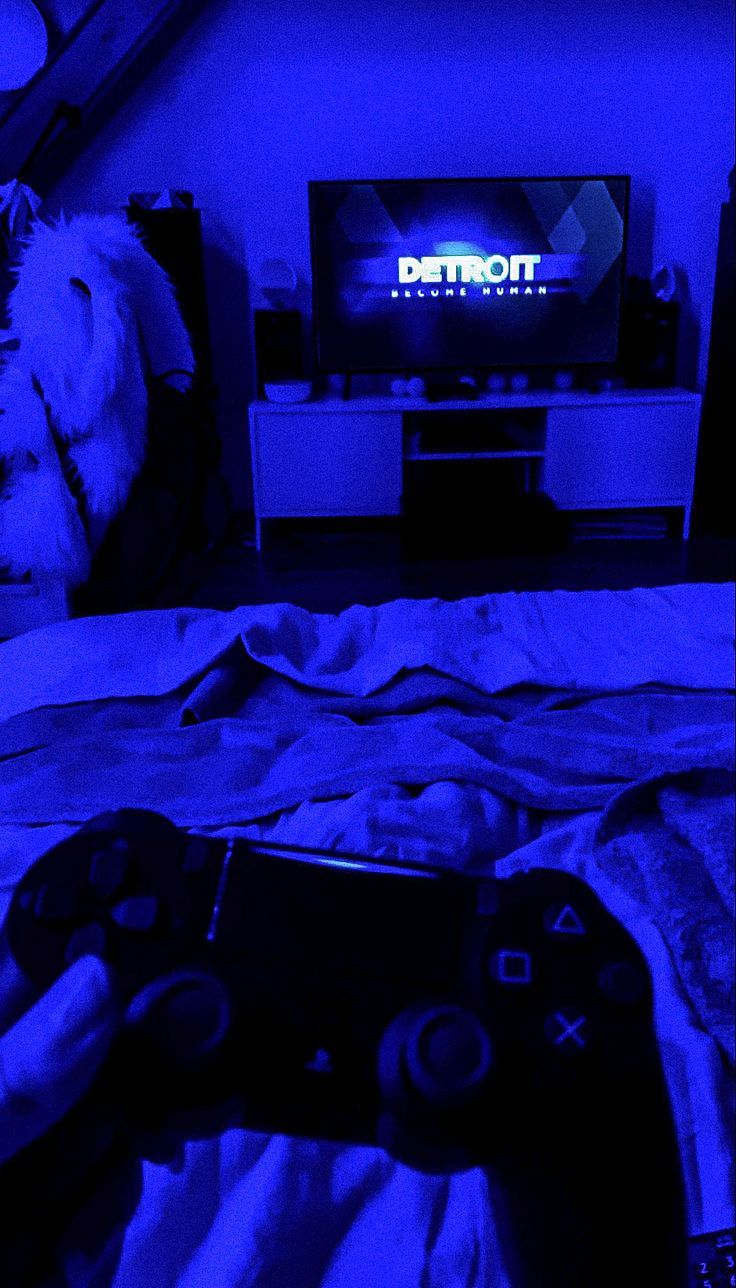 PlayStation 4, DualShock 4, Detroit: Become Human, Blaues Licht, Gaming-Setup, Hochformat-Hintergrundbild