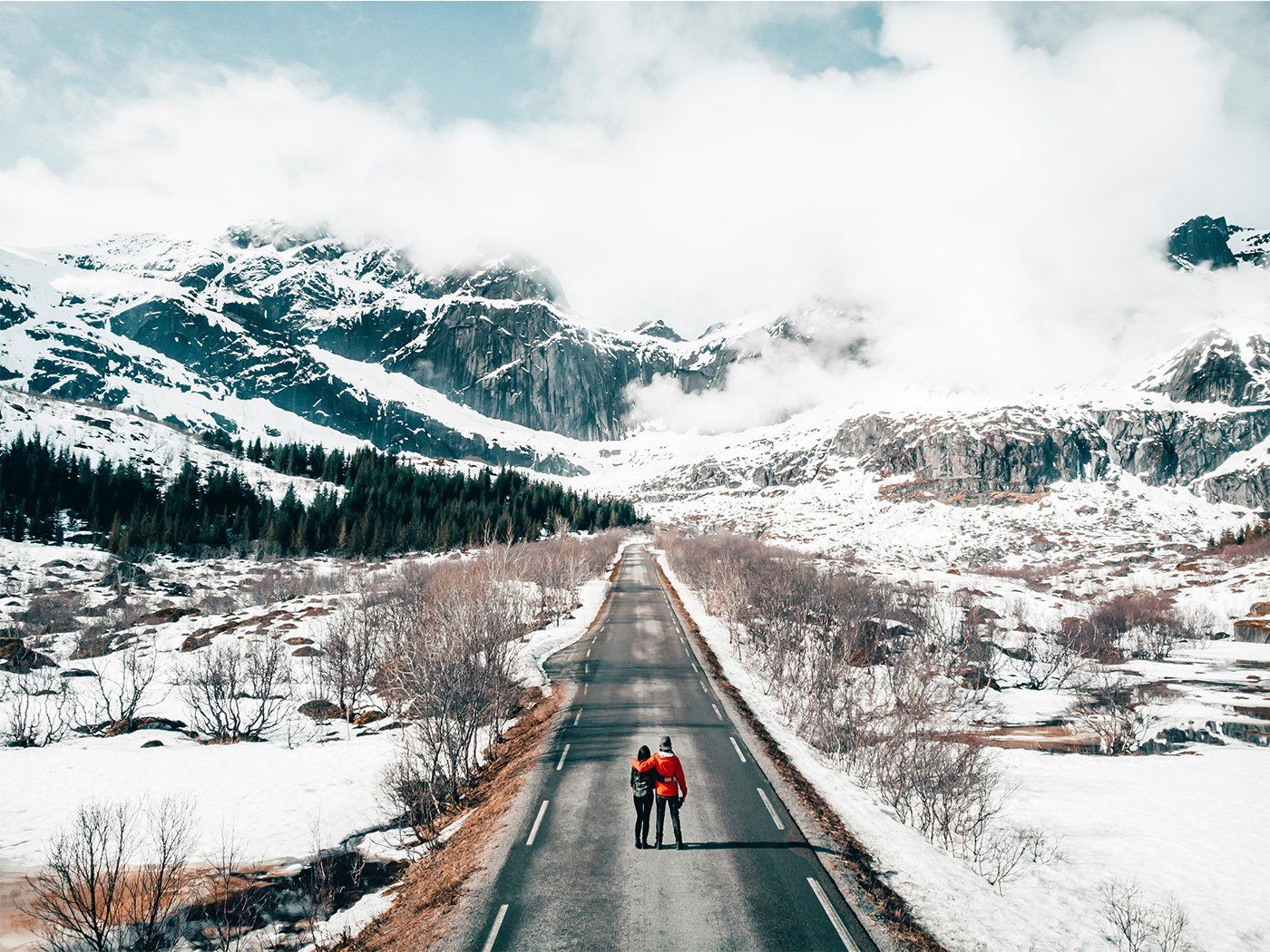 Bergstraße, Paar, Schneelandschaft, Gebirge, HD, Hintergrundbild fürs Tablet