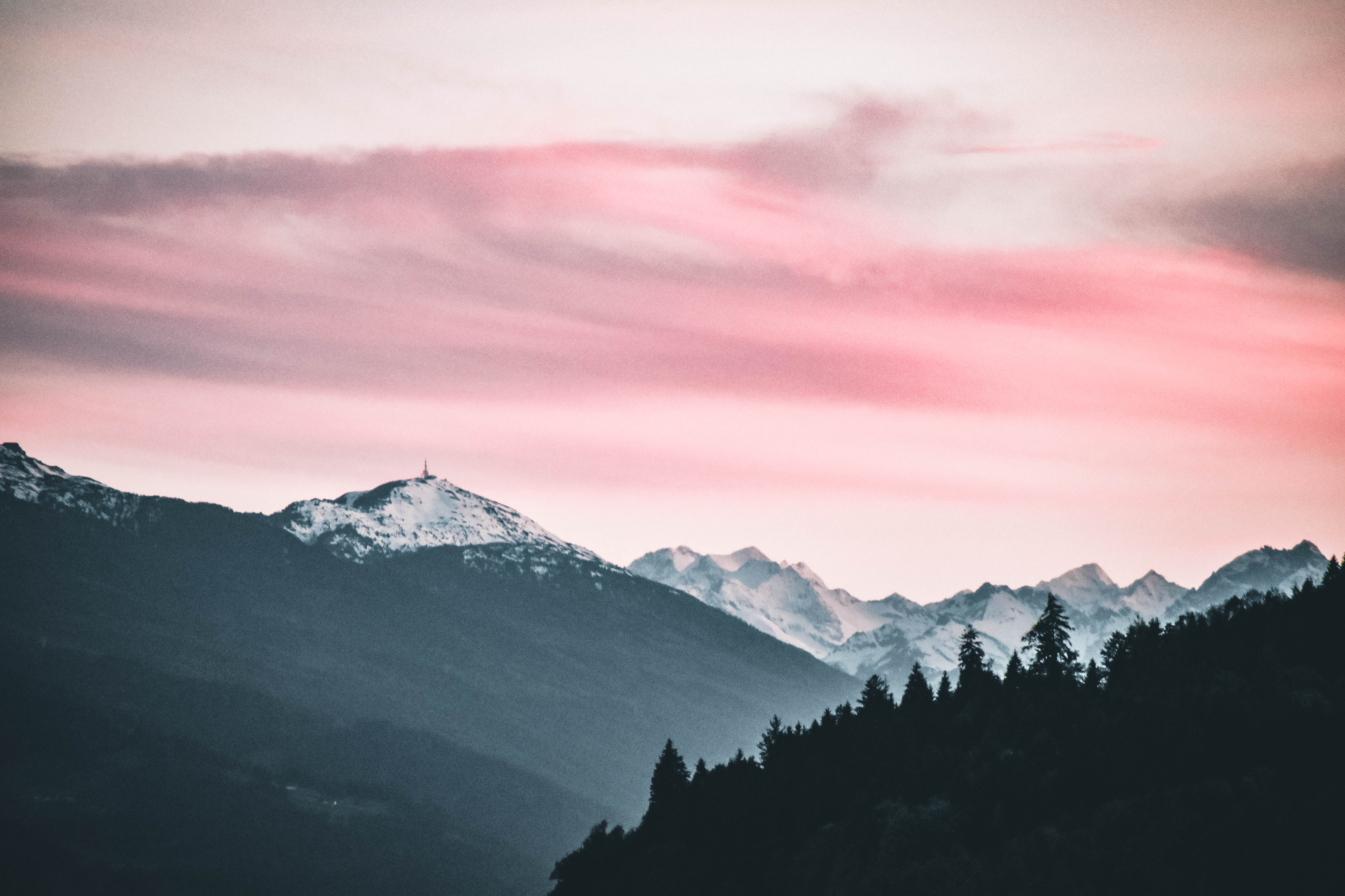 Bergsilhouette, Rosa Himmel, Nadelwald, Dämmerung, 6K, Hintergrundbild für den PC