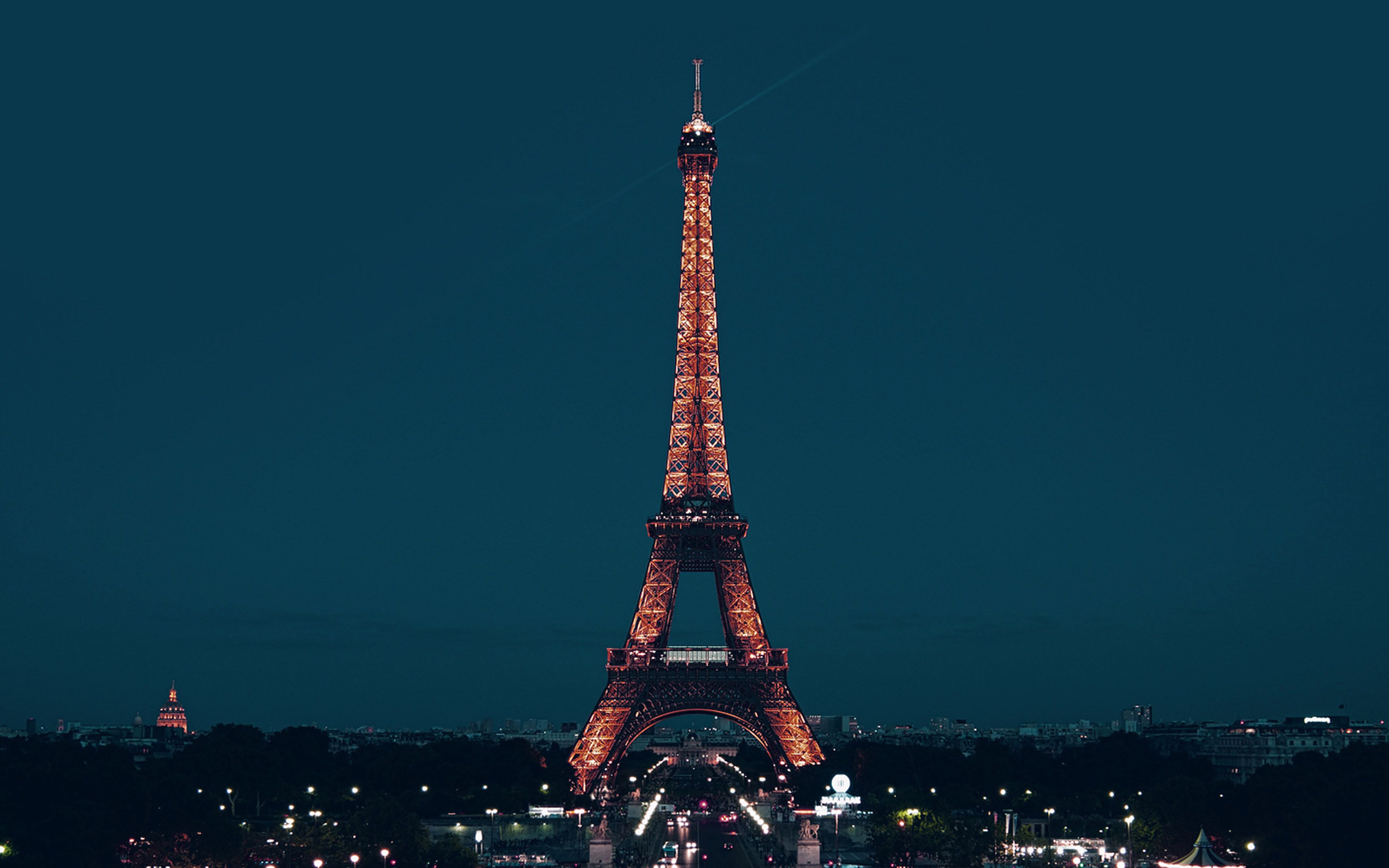 Eiffelturm, Paris, Nacht, Beleuchtung, Dunkelblauer Himmel, 4K, Windows-Hintergrundbild