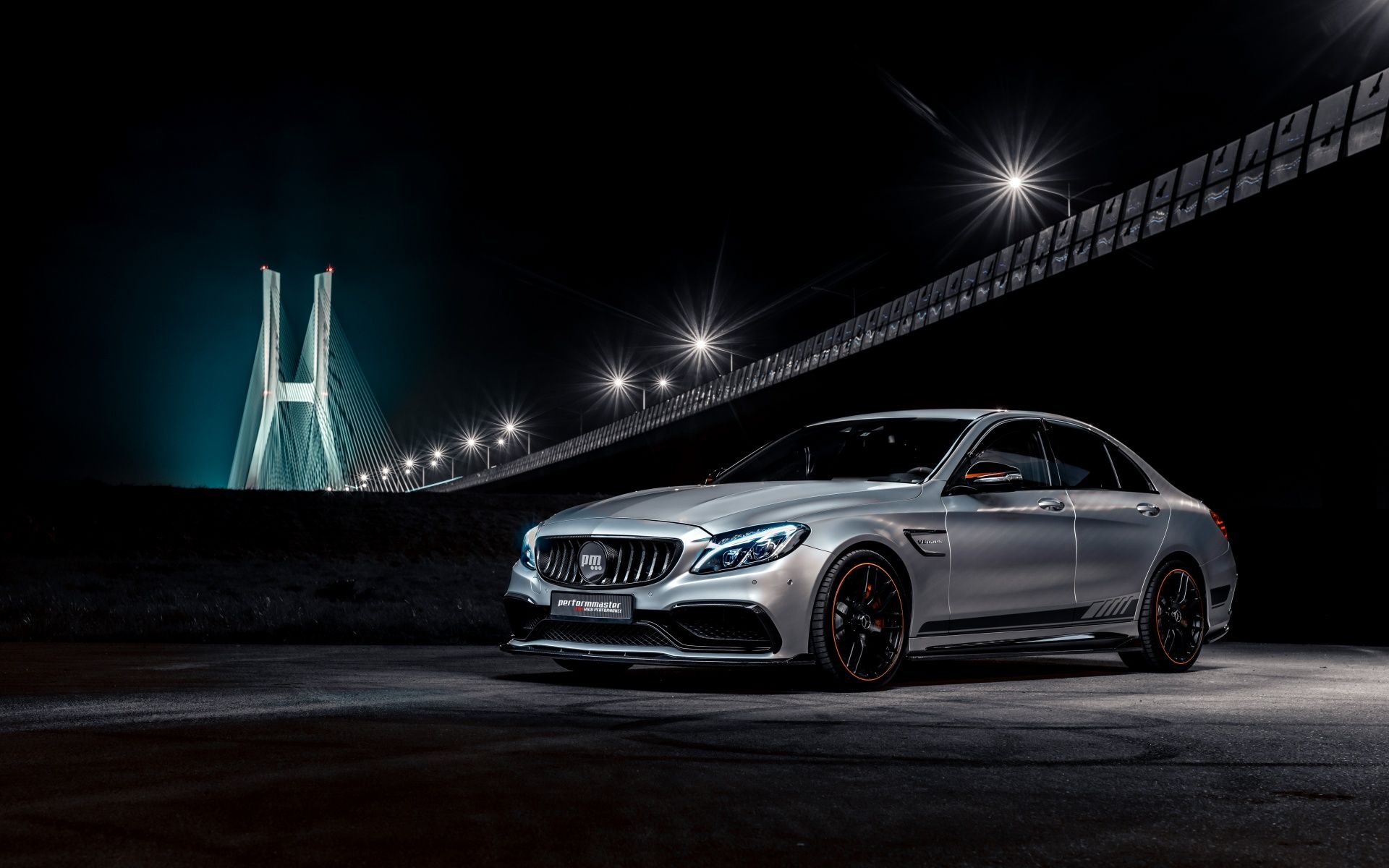 Mercedes-AMG C 63, Silber, Brücke, Nacht, Limousine, Full HD, Desktop-Hintergrund für Windows