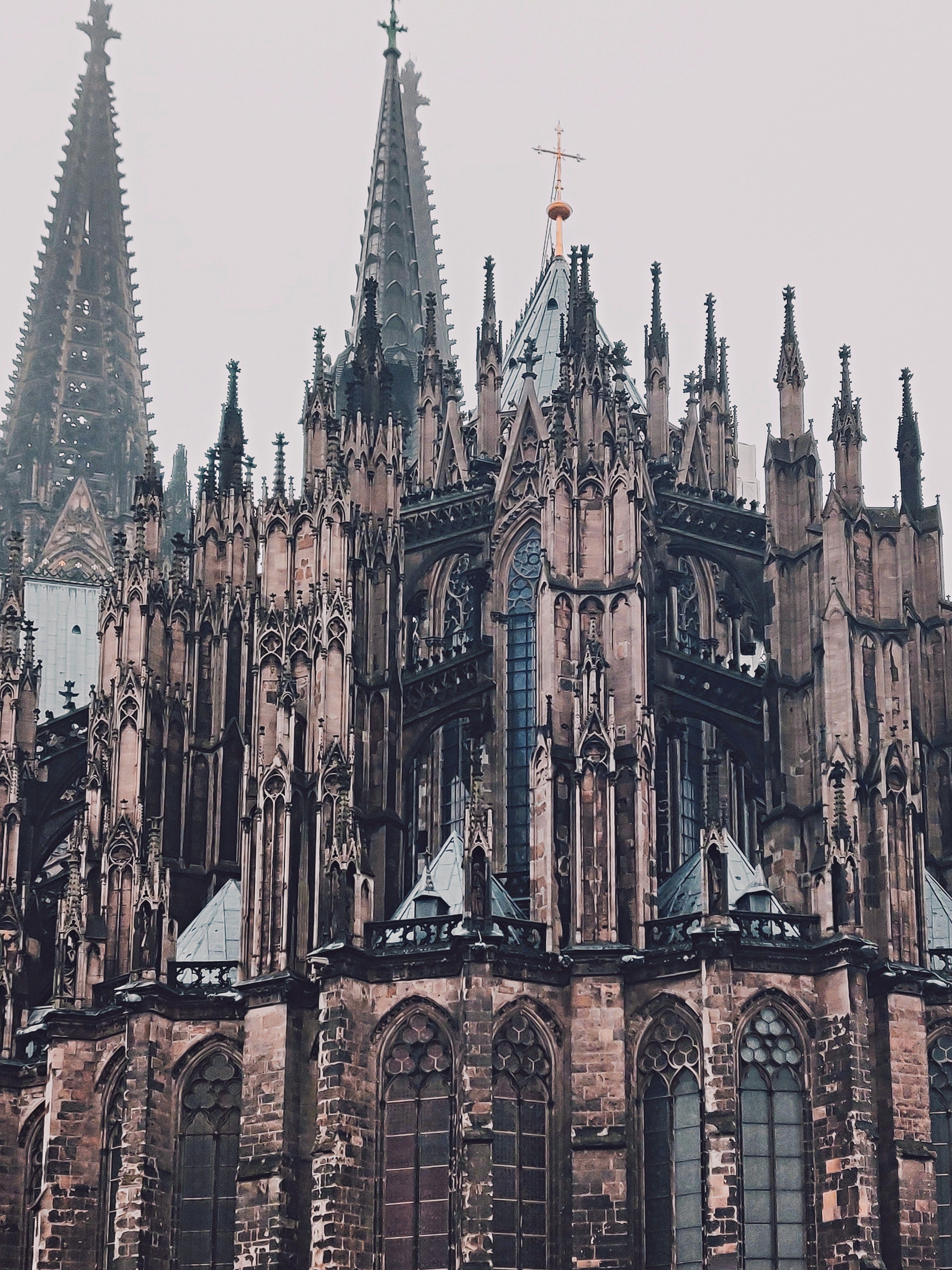 Kölner Dom, Gotik, Türme, Fassade, Bewölkter Himmel, QHD+, iPad-Hintergrundbild
