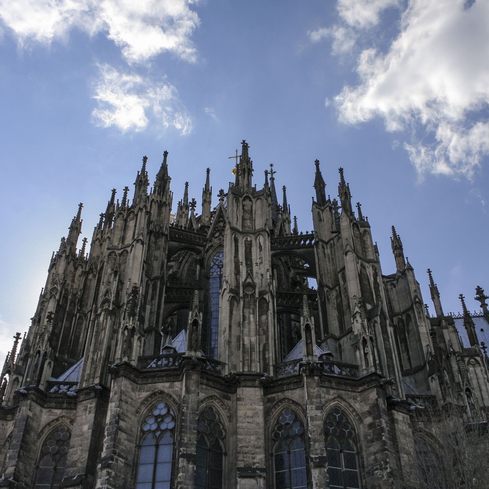 Kölner Dom, Strebewerk, Gotik, Blauer Himmel, Wolken, Full HD, Hintergrundbild fürs Tablet