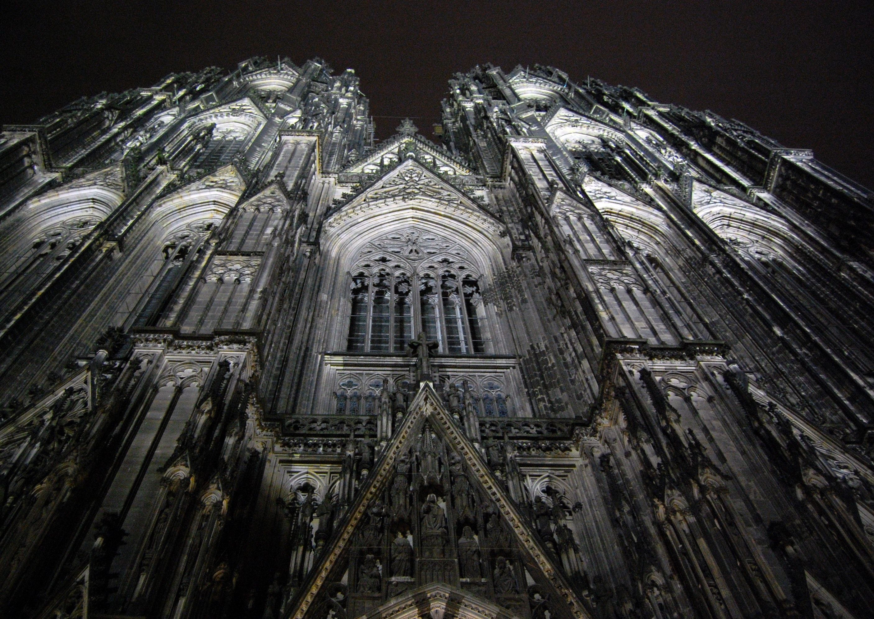 Kölner Dom, Westfassade, Froschperspektive, Nacht, Gotisches Maßwerk, 2K, Windows-Hintergrundbild