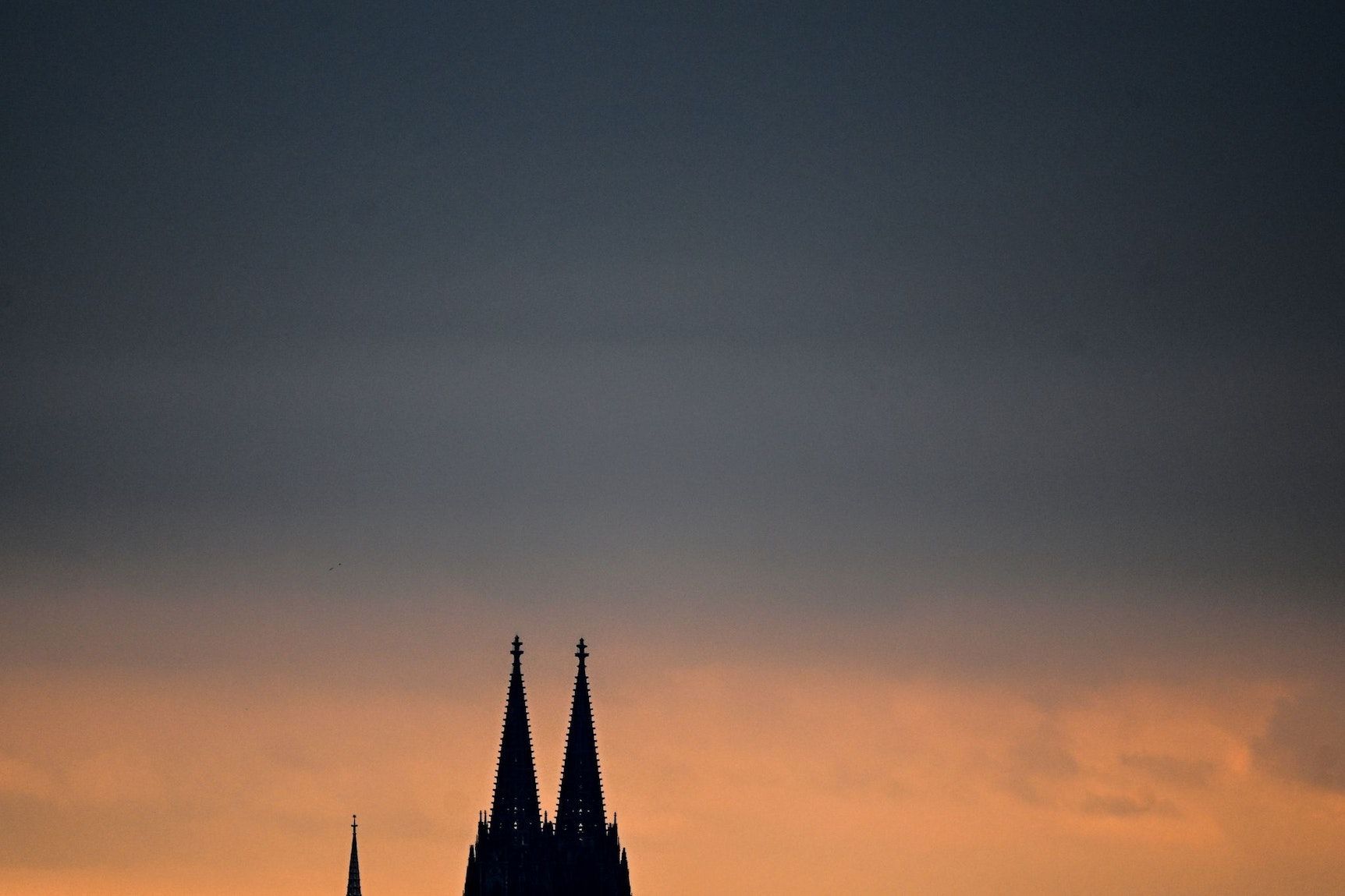 Kölner Dom, Turmspitzen, Silhouette, Dämmerung, Minimalismus, HD, Laptop-Hintergrundbild