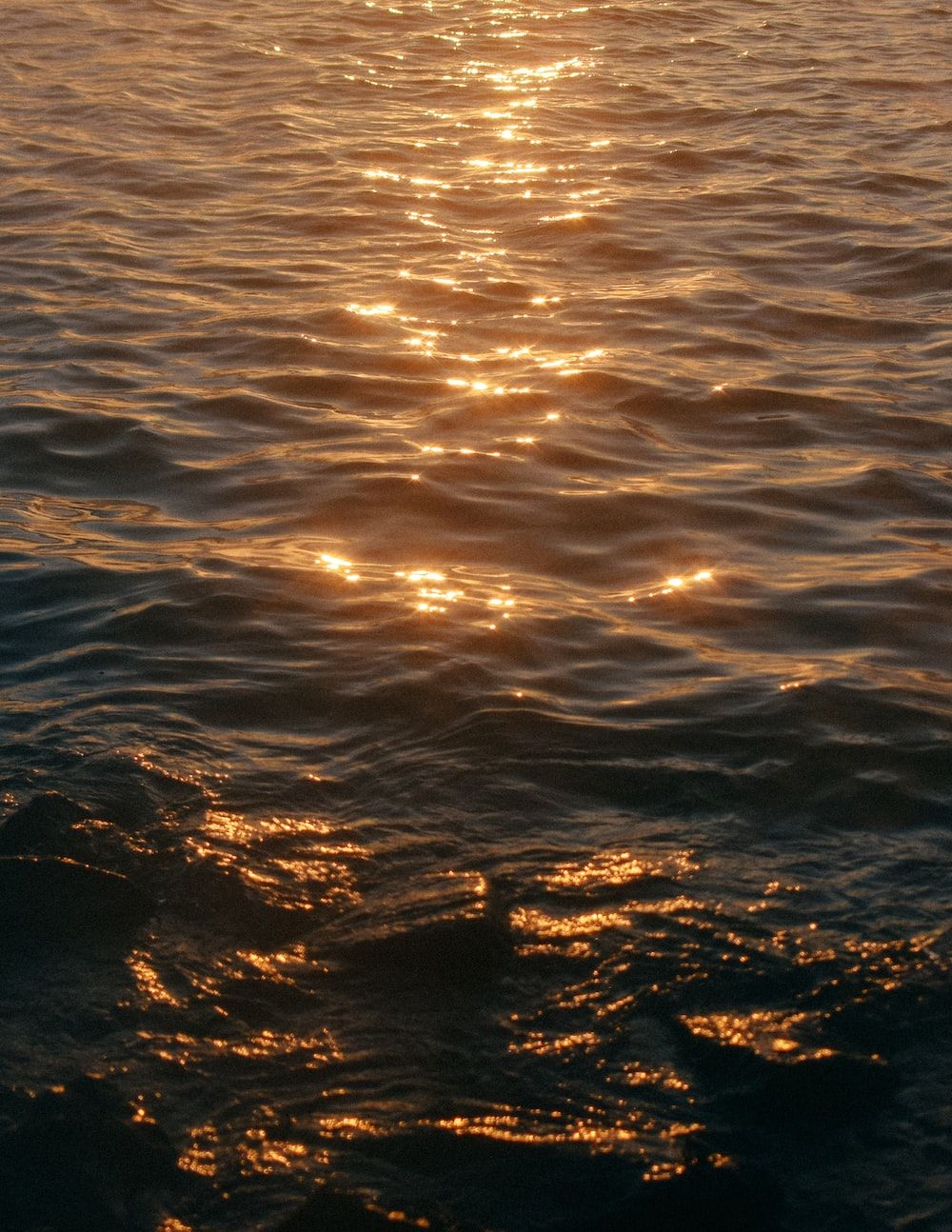 Wasseroberfläche, Sonnenreflexion, Goldenes Licht, Wellen, HD, iPad-Hintergrundbild