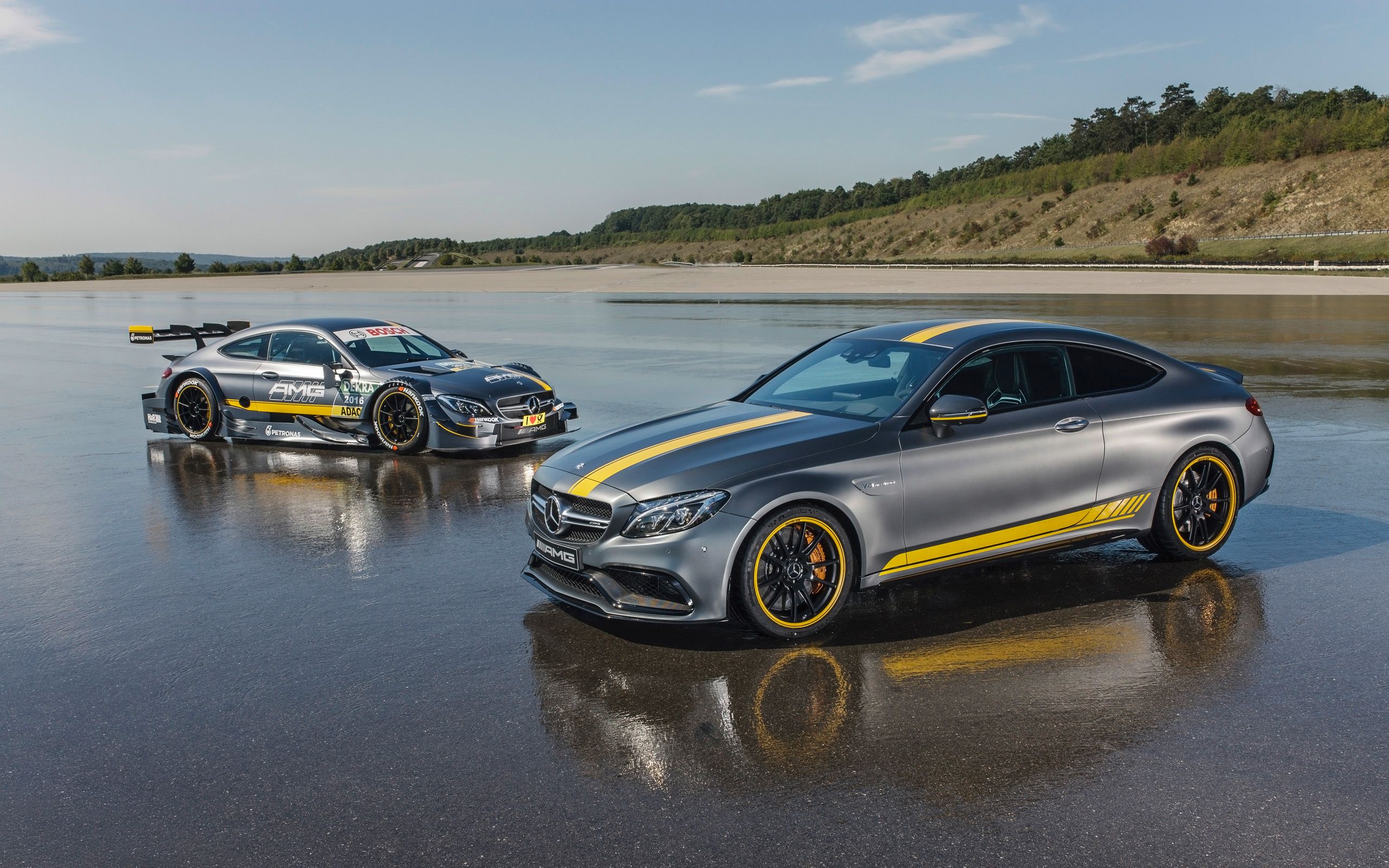 Mercedes-AMG C 63 S Coupé, DTM-Rennwagen, Gelbe Streifen, Spiegelung, 2K, PC-Hintergrundbild