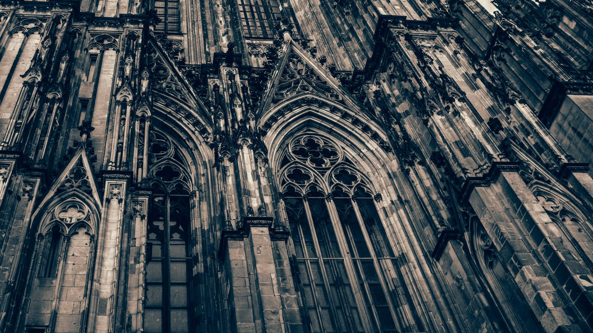 Kölner Dom, Gotische Fassade, Steinmetzarbeit, Froschperspektive, Grau, 1920x1080, PC-Hintergrundbild