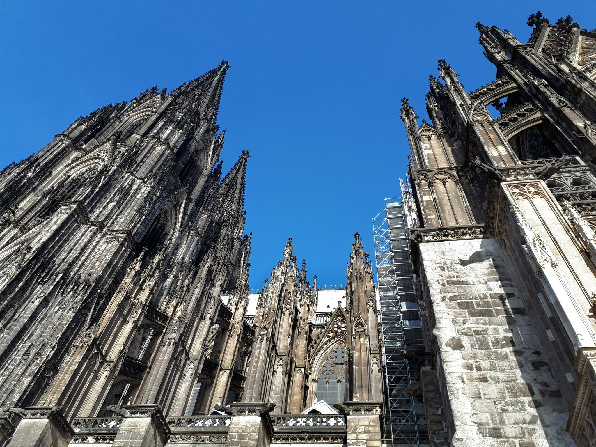Kölner Dom, Türme, Froschperspektive, Blauer Himmel, Gotik, Full HD, Tablet-Hintergrund