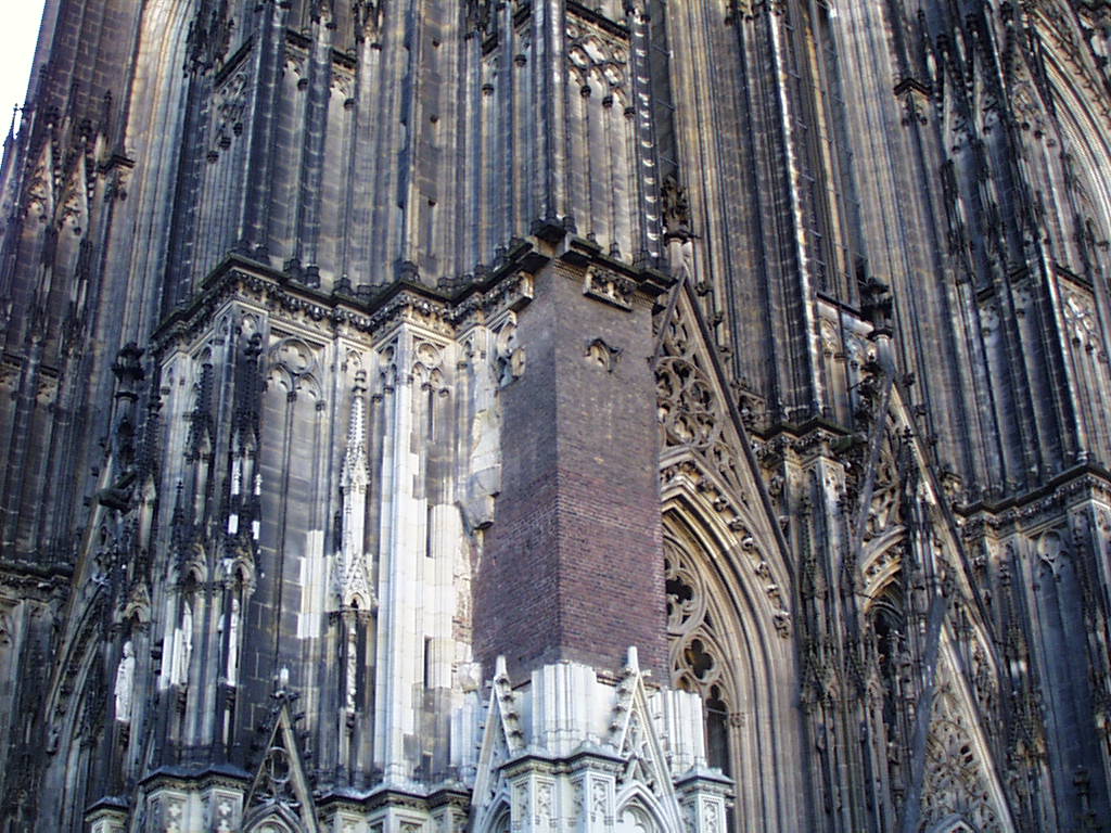 Kölner Dom, Gotische Fassade, Strebepfeiler, Froschperspektive, Steinmetzarbeit, iPad-Hintergrundbild