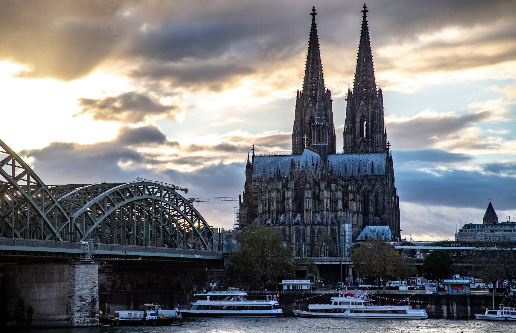 Kölner Dom, Hohenzollernbrücke, Rhein, Köln, Ausflugsschiffe, Wolken, HD, Desktop-Hintergrund
