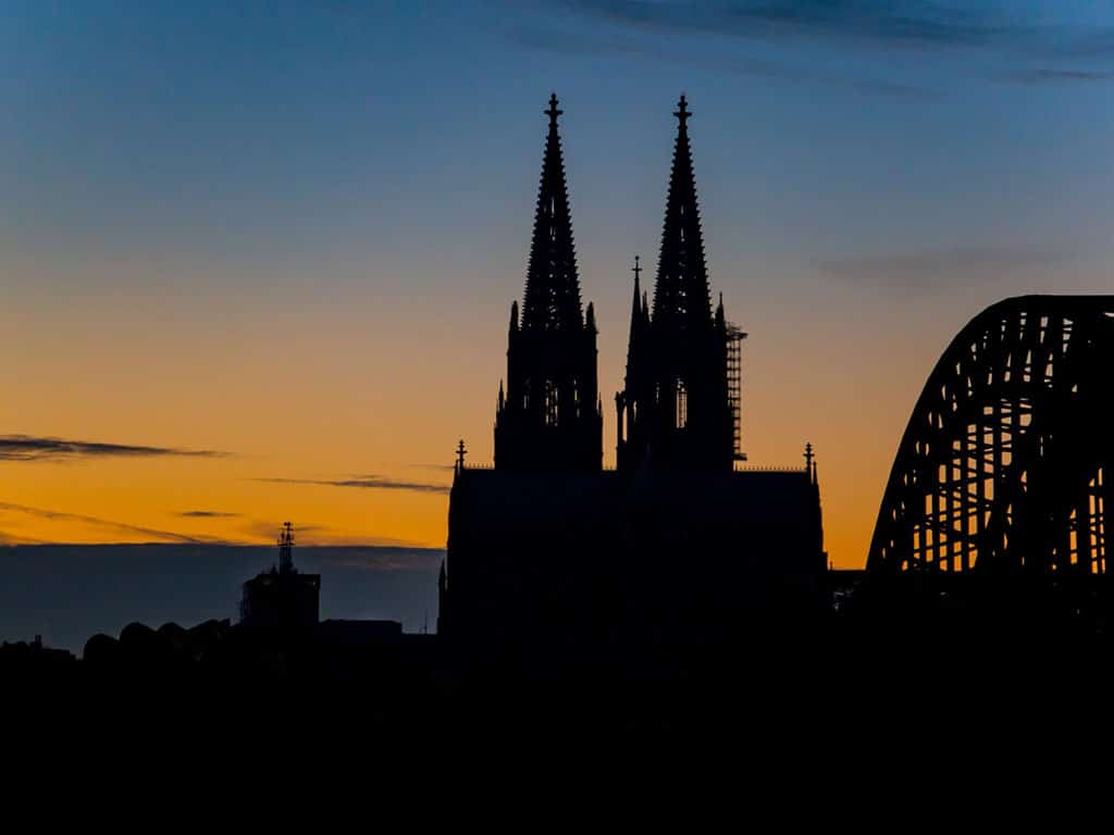 Kölner Dom, Hohenzollernbrücke, Silhouette, Dämmerung, Köln, Hintergrundbild fürs iPad