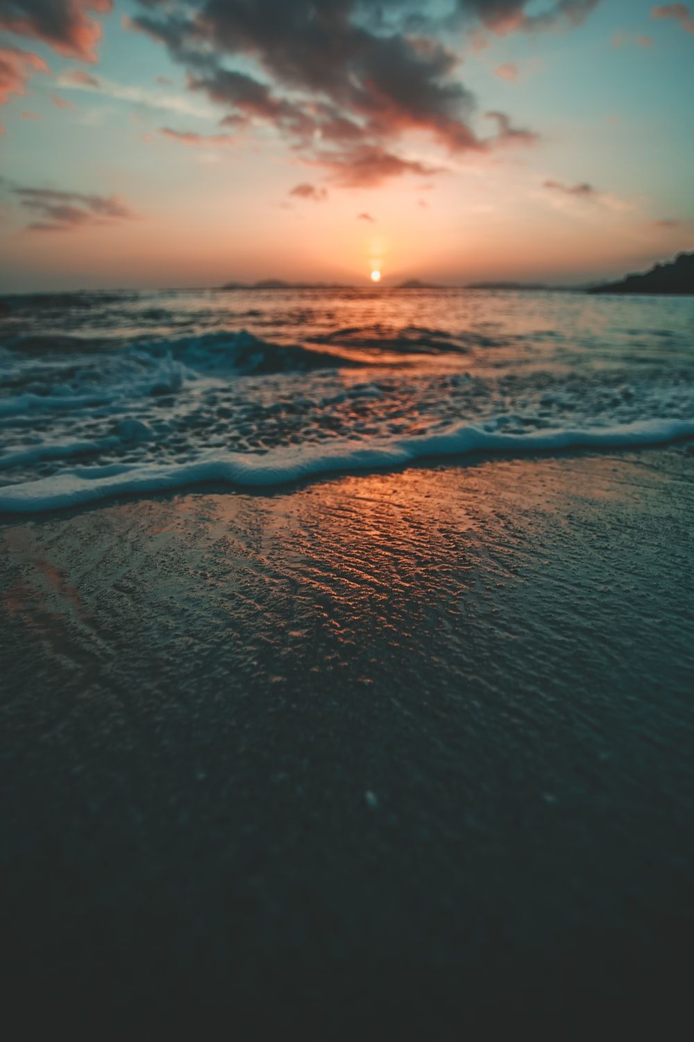 Strand, Sonnenuntergang, Wellen, Wolken, Dämmerung, Hintergrundbild für iPhone und Android