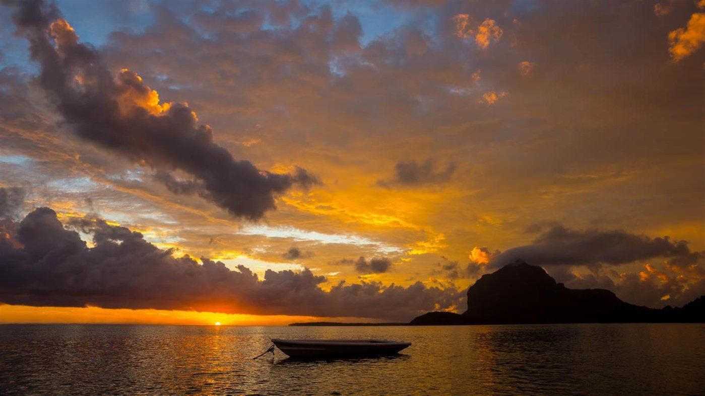 Sonnenuntergang, Meer, Boot, Wolken, Goldenes Licht, Insel, HD, Laptop-Hintergrundbild