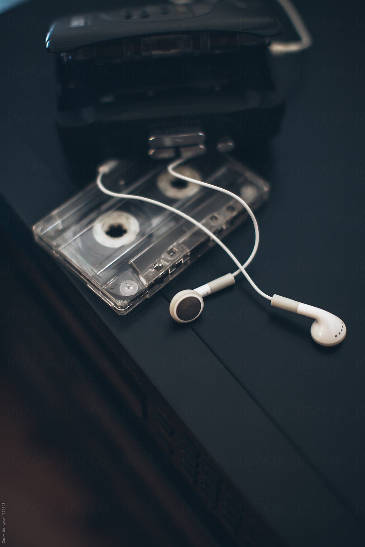 Kassette, Kopfhörer, Dunkel, Retro, Nahaufnahme, Full HD, Handy-Hintergrund im Hochformat