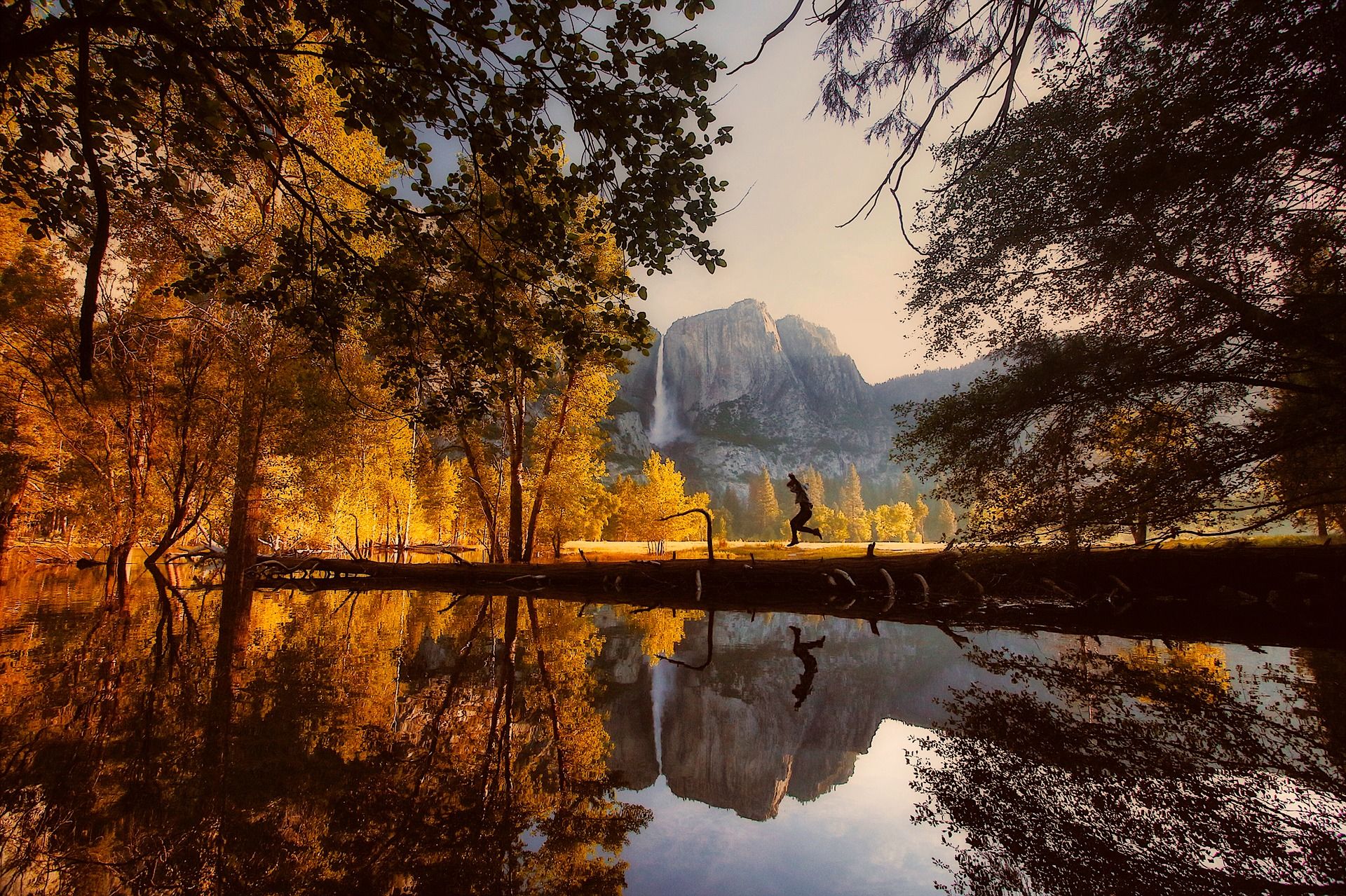 See, Spiegelung, Felsen, Bäume, Goldenes Laub, Full HD, Desktop-Hintergrund für Windows