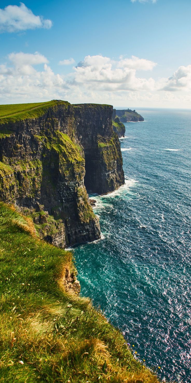Cliffs of Moher, Irland, Steilküste, Atlantik, Blauer Himmel, Hintergrundbild fürs Handy