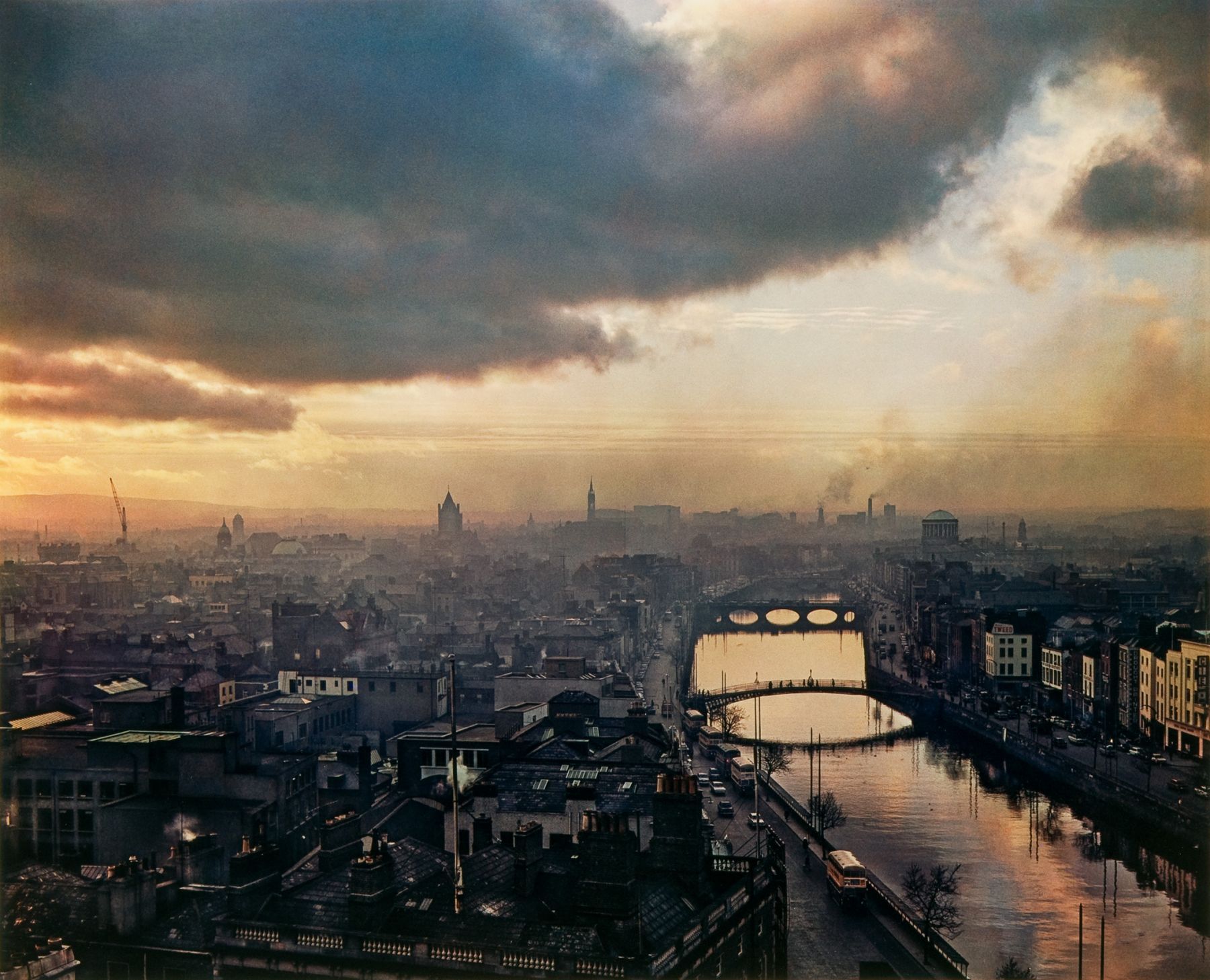 Stadtpanorama, Fluss, Brücken, Dramatischer Himmel, Dämmerung, HD, Laptop-Hintergrundbild