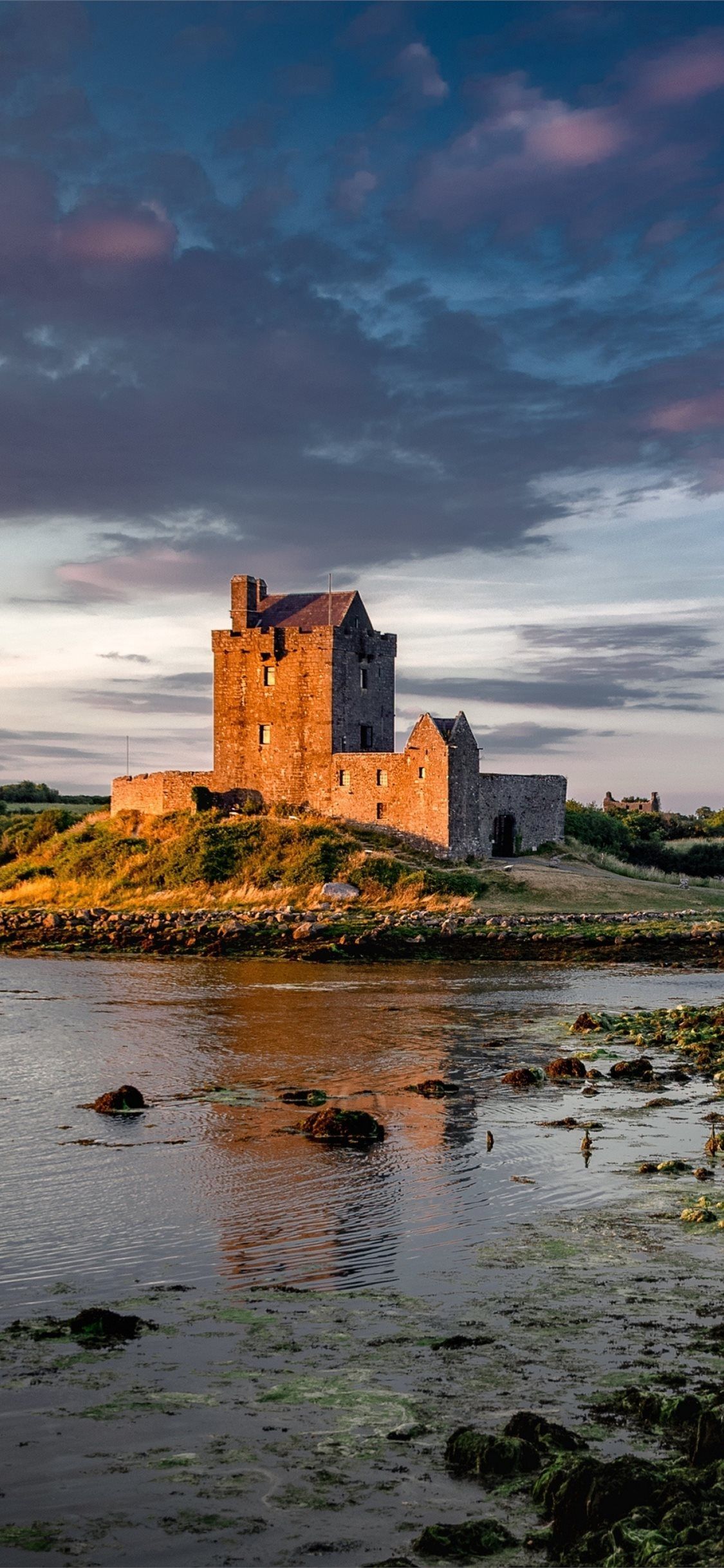 Dunguaire Castle, Irland, Turmhaus, Spiegelung, Abendlicht, Full HD, Handy-Hintergrund