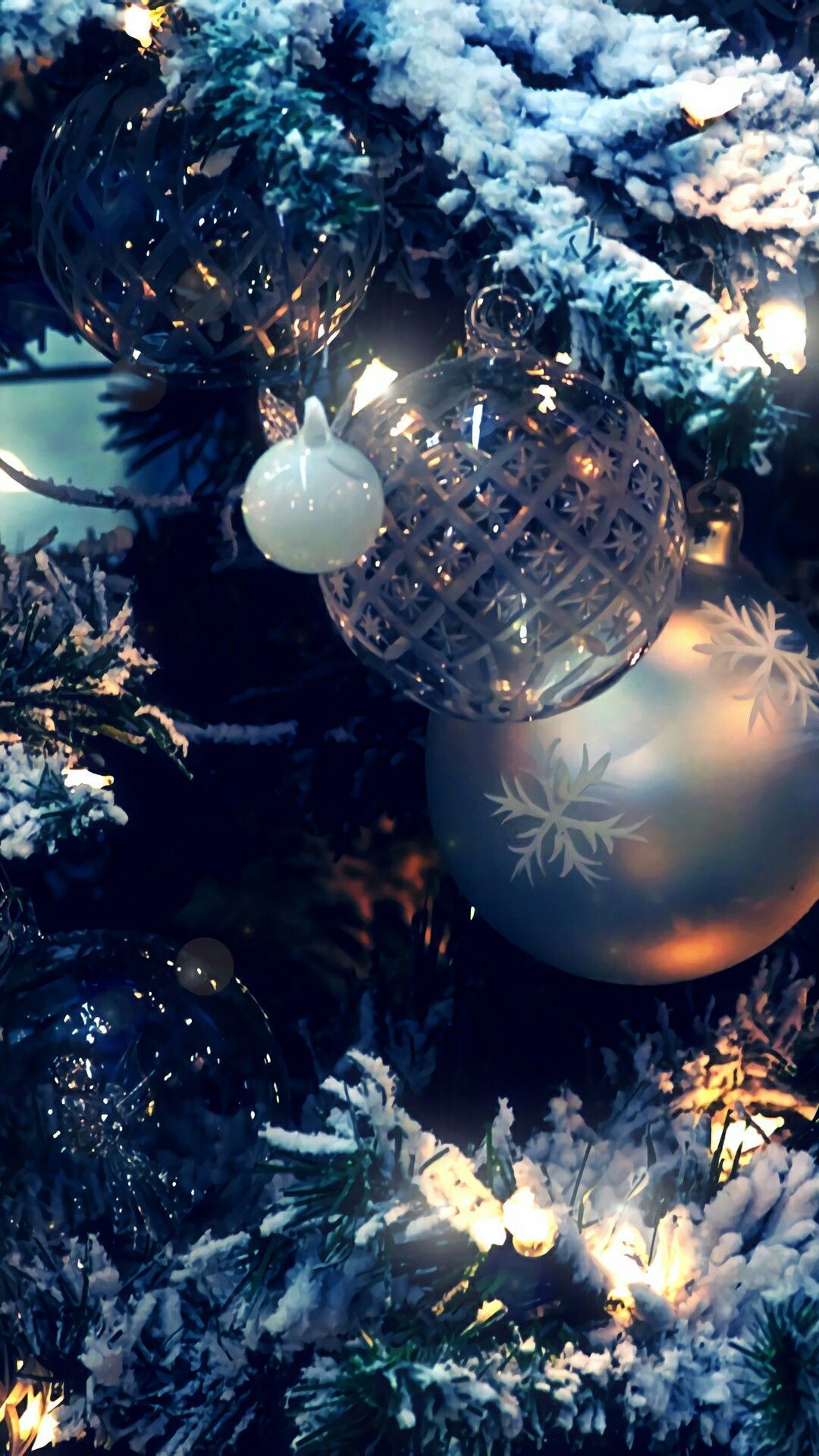 Christbaumkugeln, Silber, Verschneite Zweige, Lichter, Blau, Full HD, Handy-Hintergrund