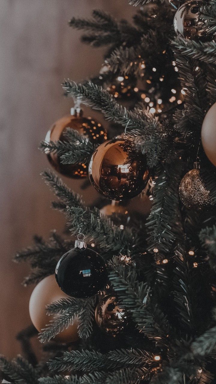 Weihnachtsbaum, Dunkle Kugeln, Lichterkette, Dunkel, Elegant, Android-Hintergrundbild