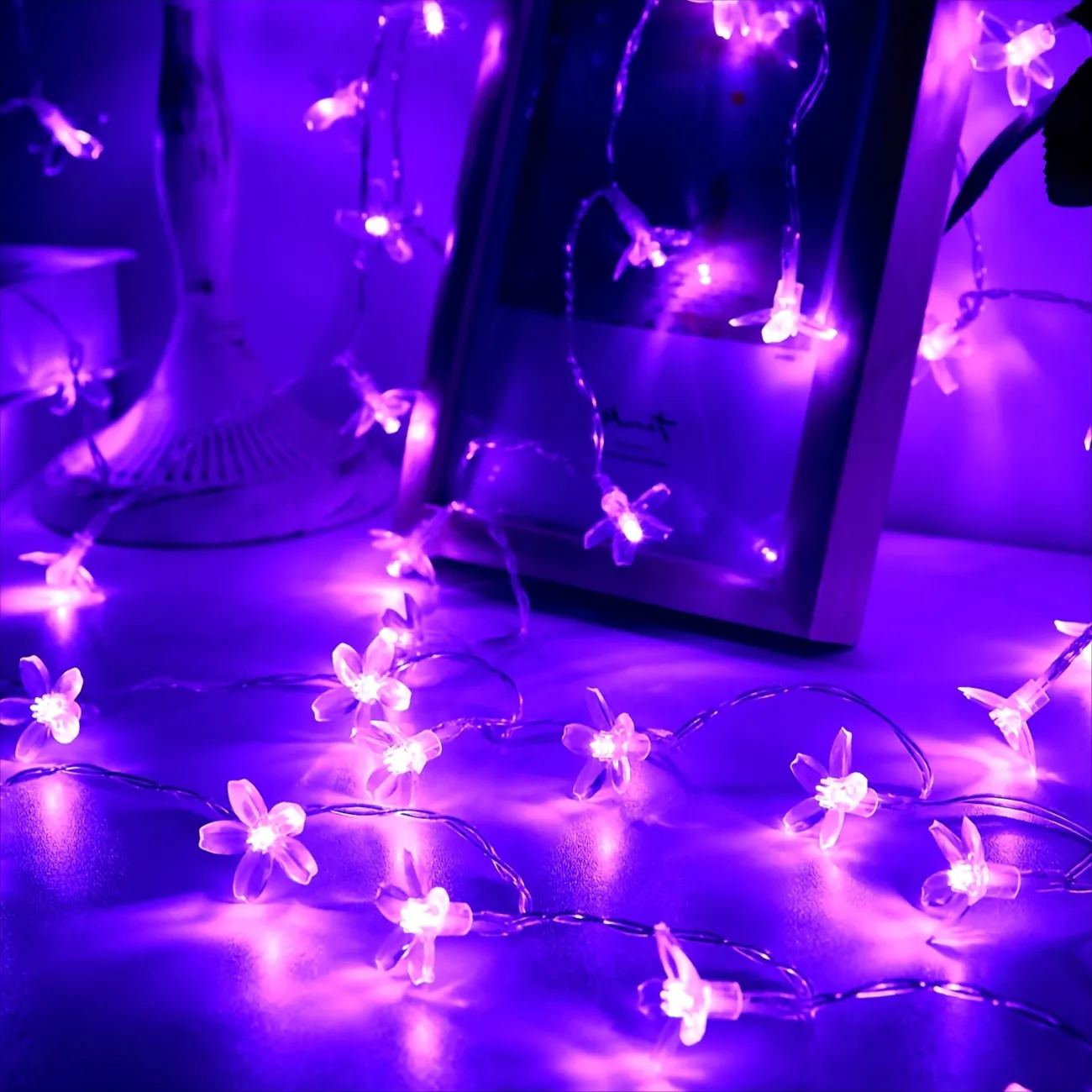 Lichterkette, Lila Licht, Spiegel, Blüten, Zimmer, HD, iPad-Hintergrundbild